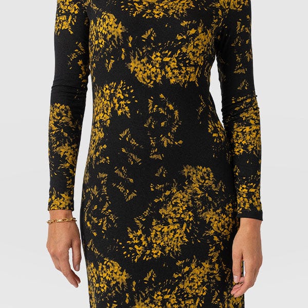 Scoop Neckline