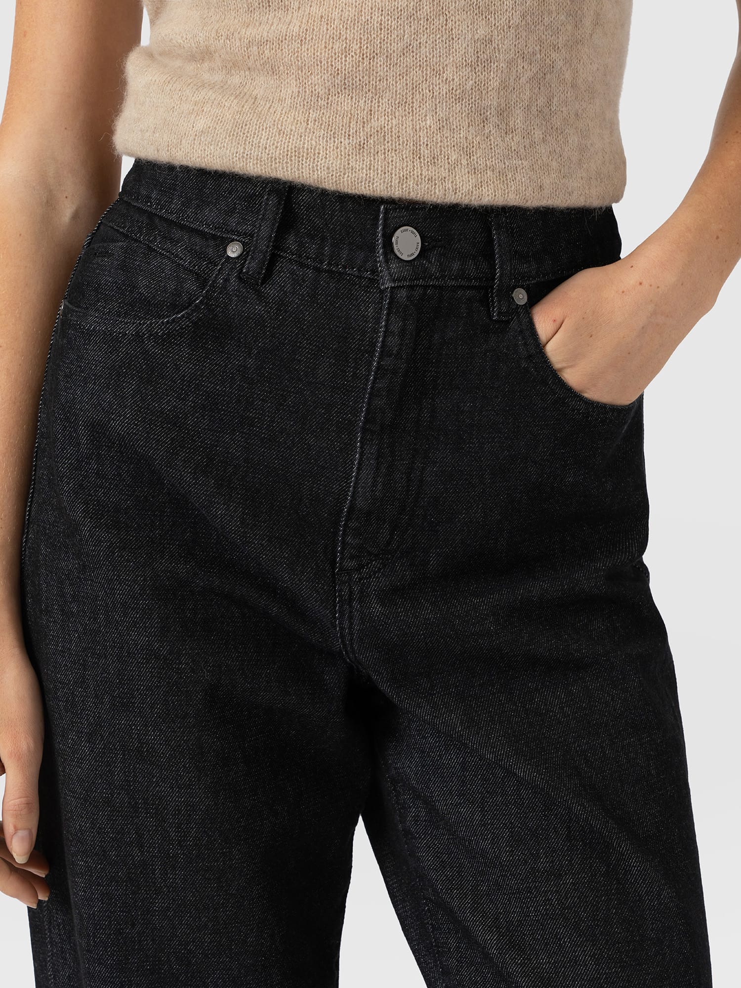 Barrel Leg Jean - Black - Women's Jeans | Saint and Sofia® USA