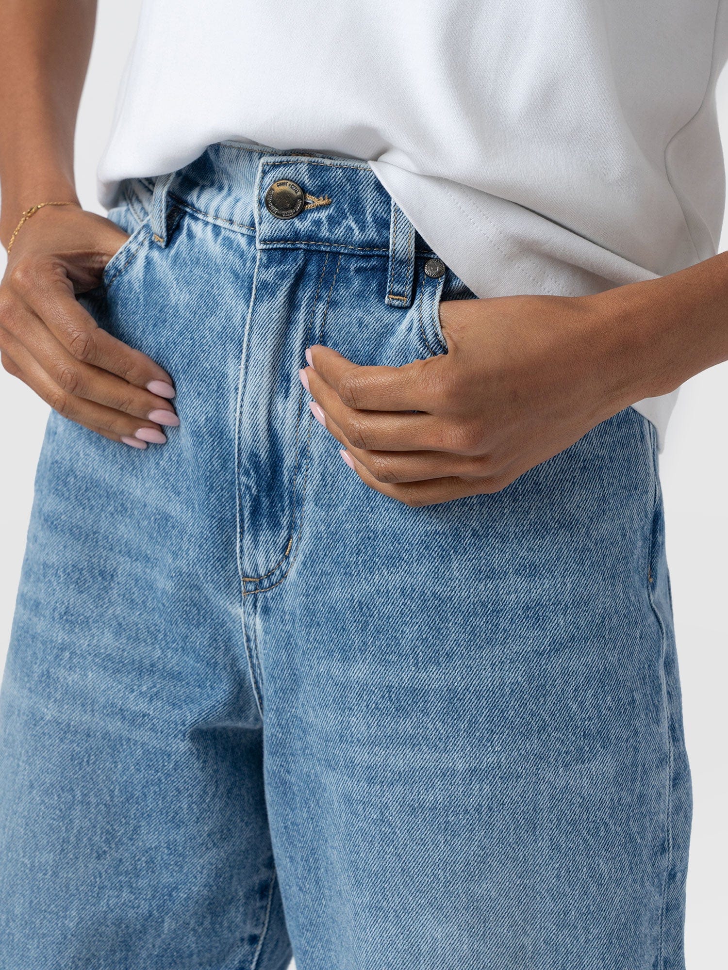 Barrel Leg Jean - Light Blue - Women's Denims | Saint + Sofia® USA