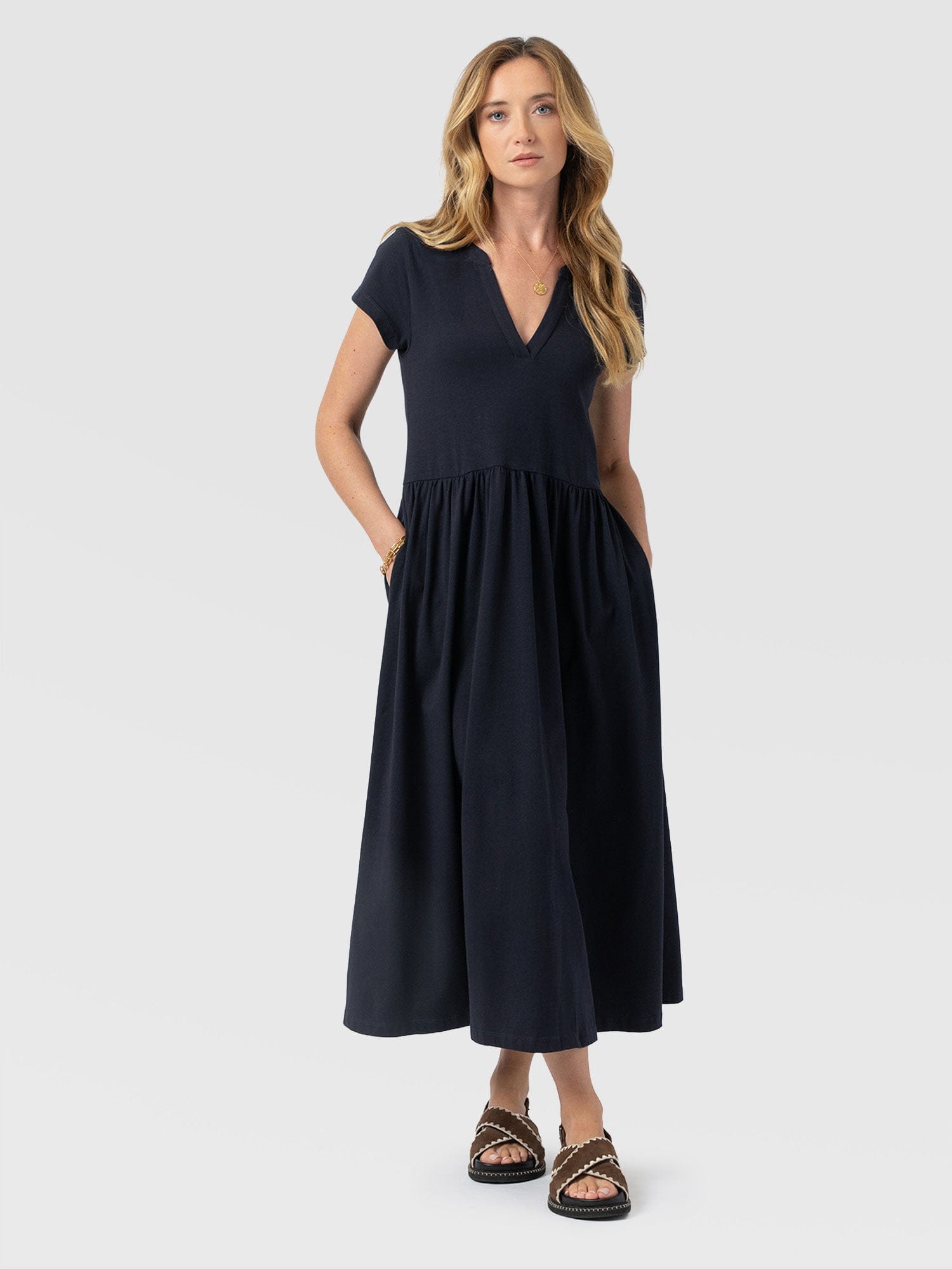 Saint + Sofia | Women's Bonnie V Neck Dress | Dresses | Navy