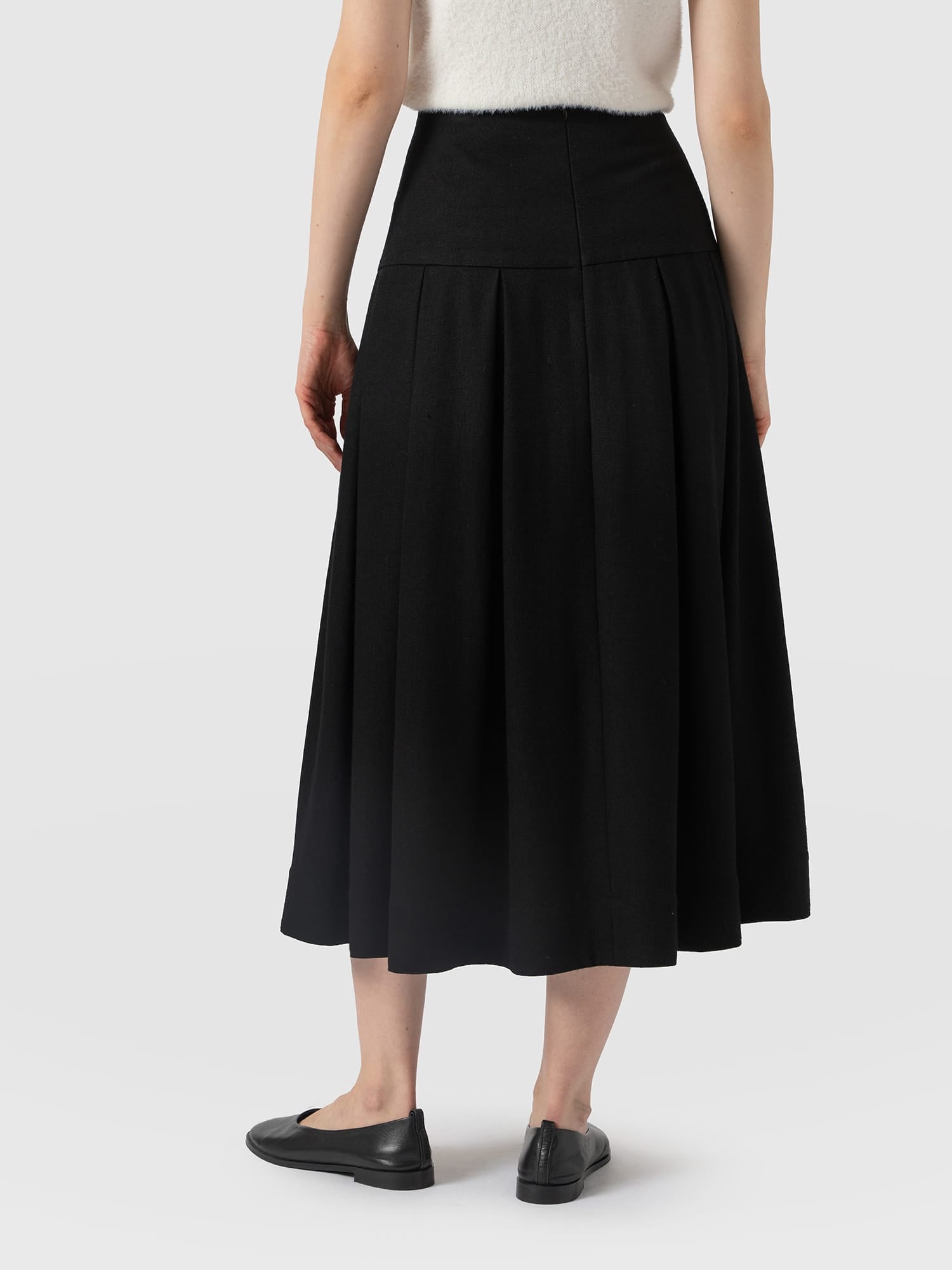 Everly Pleated Skirt - Black - Women's Skirts | Saint and Sofia® USA