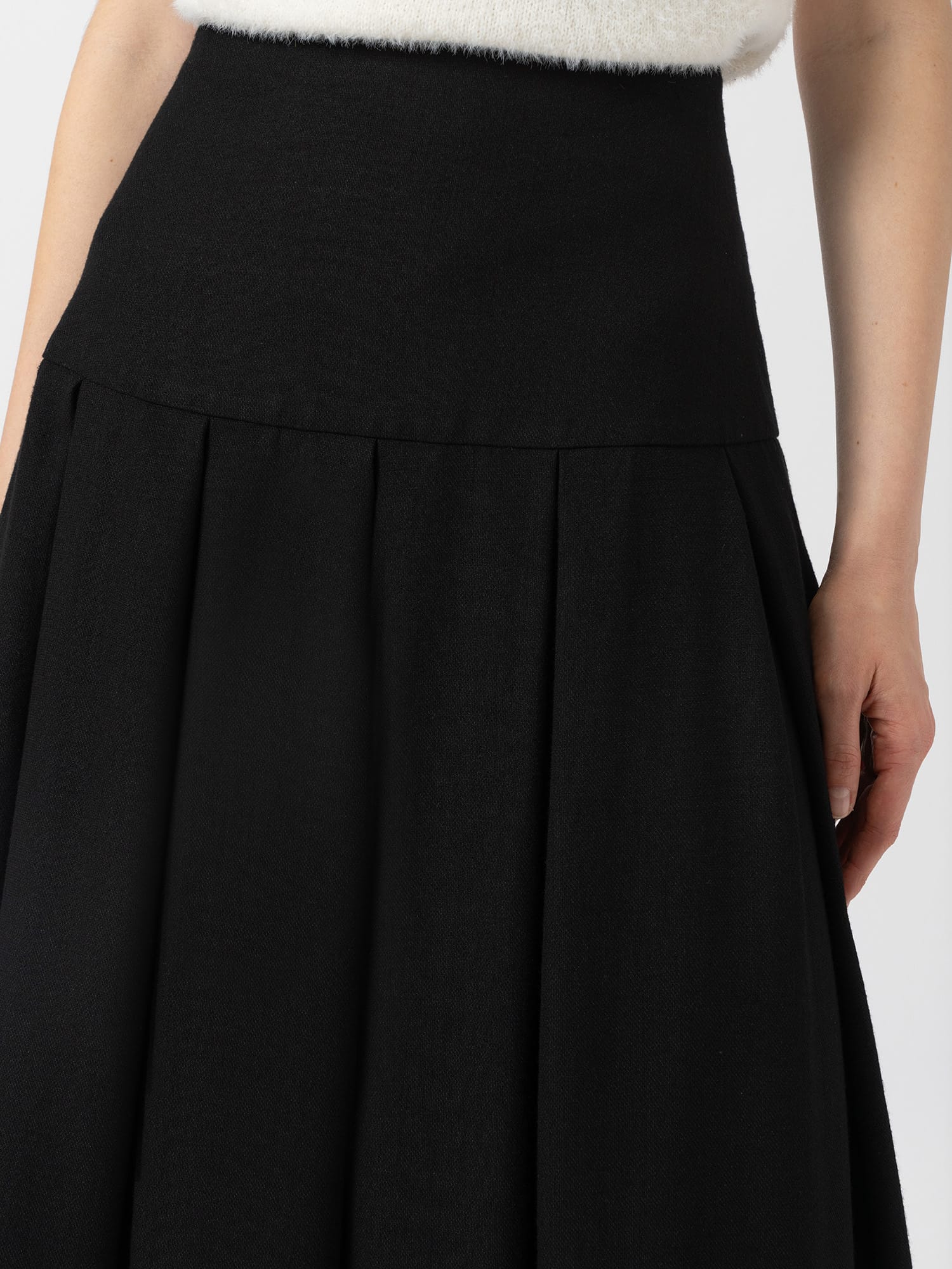 Everly Pleated Skirt - Black - Women's Skirts | Saint and Sofia® USA