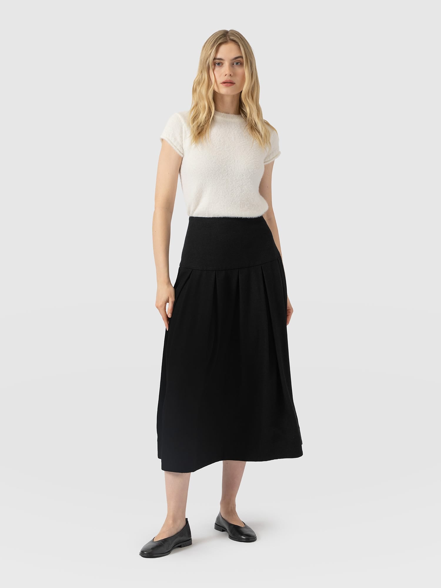 Everly Pleated Skirt - Black - Women's Skirts | Saint and Sofia® USA