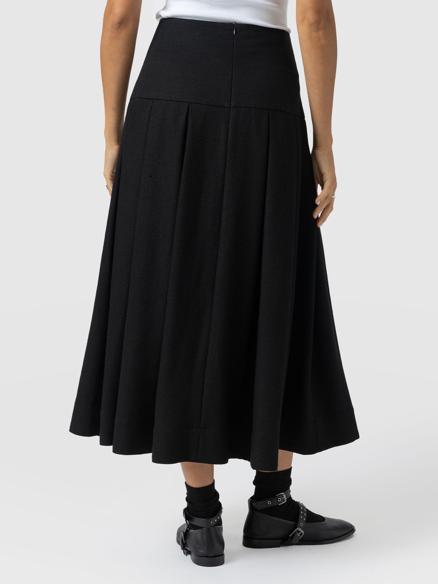 Everly Pleated Skirt - Black - Women's Skirts | Saint + Sofia? USA