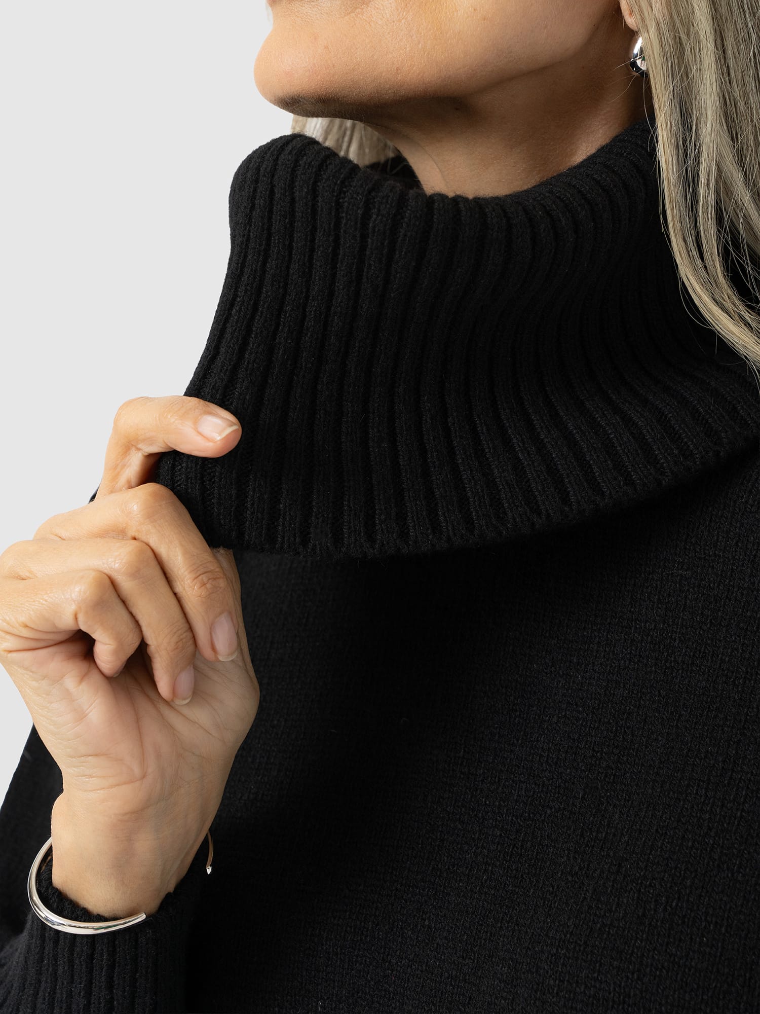 Oxford Cashmere Sweater - Black - Women's Sweaters | Saint and Sofia® USA