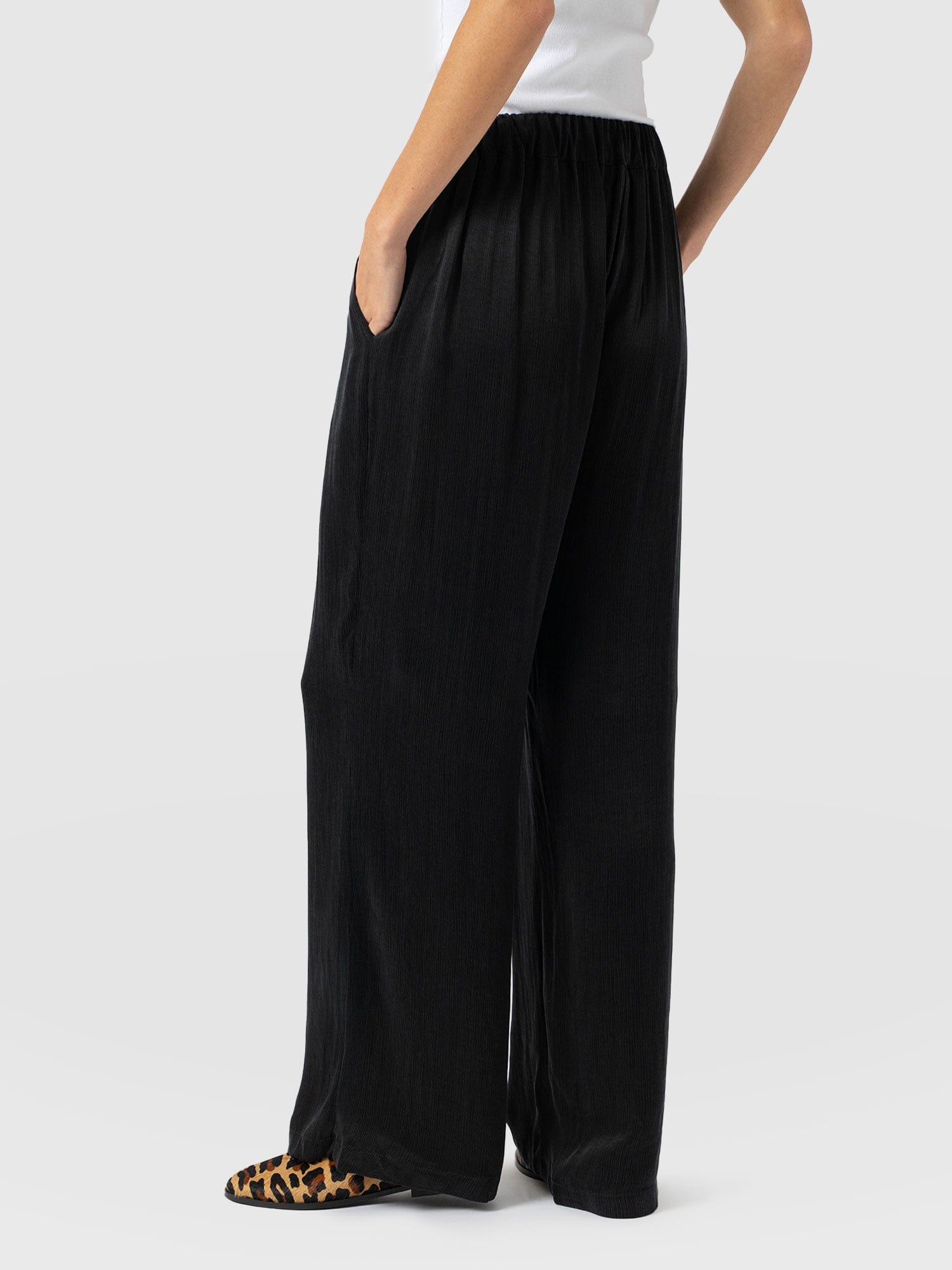 Rowan Wide Leg Pant Black - Women's Pants | Saint and Sofia® USA