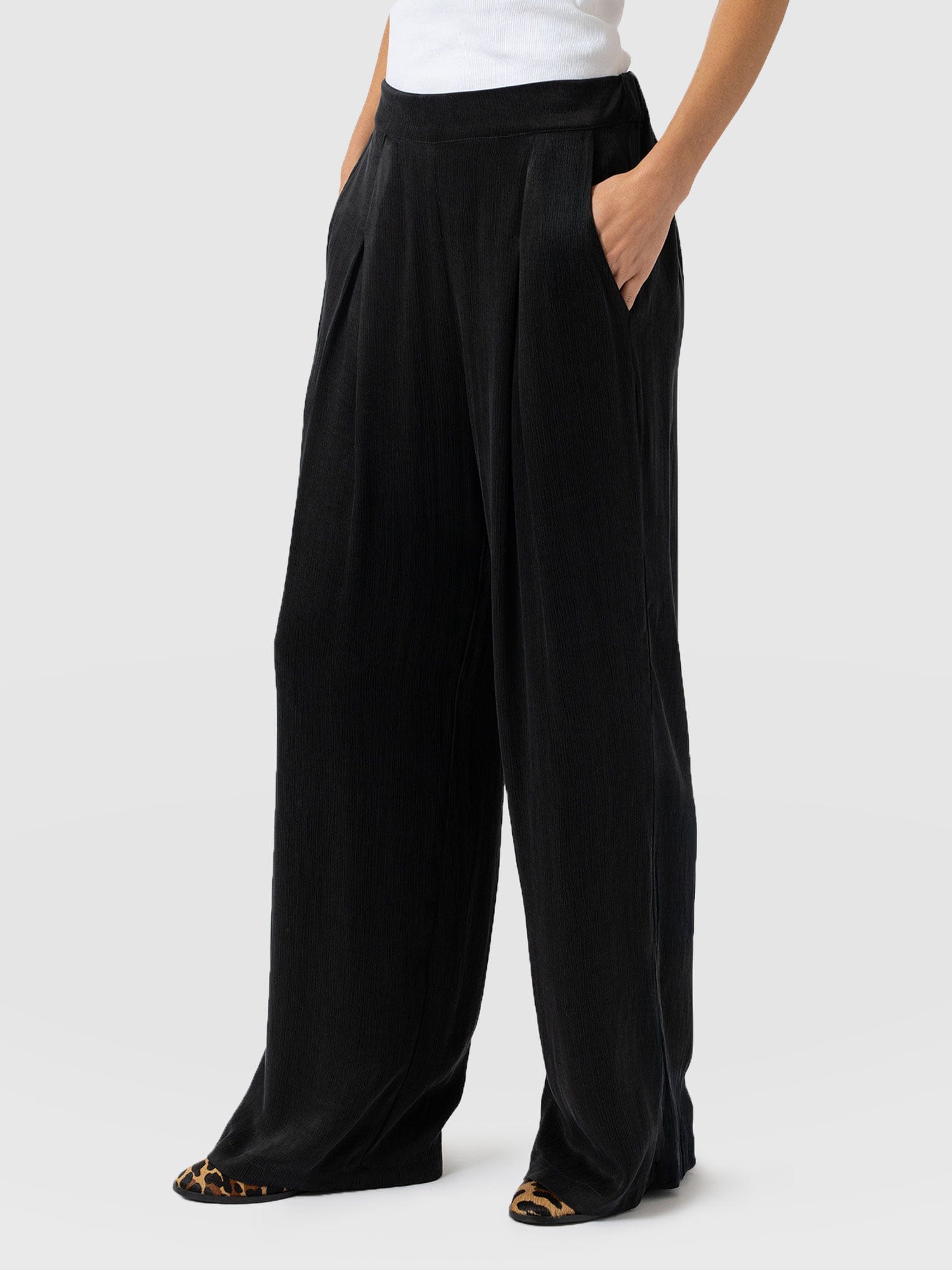 Rowan Wide Leg Pant Black - Women's Pants | Saint and Sofia® USA