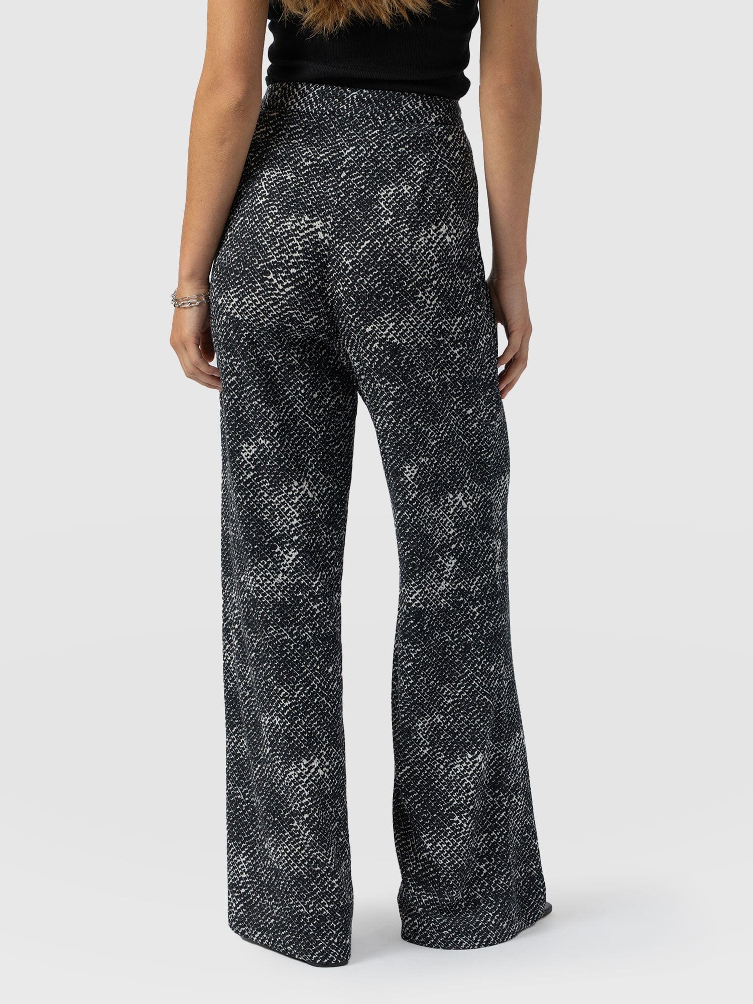Sawyer Pant Monochrome Gothica - Women's Pants | Saint and Sofia® USA
