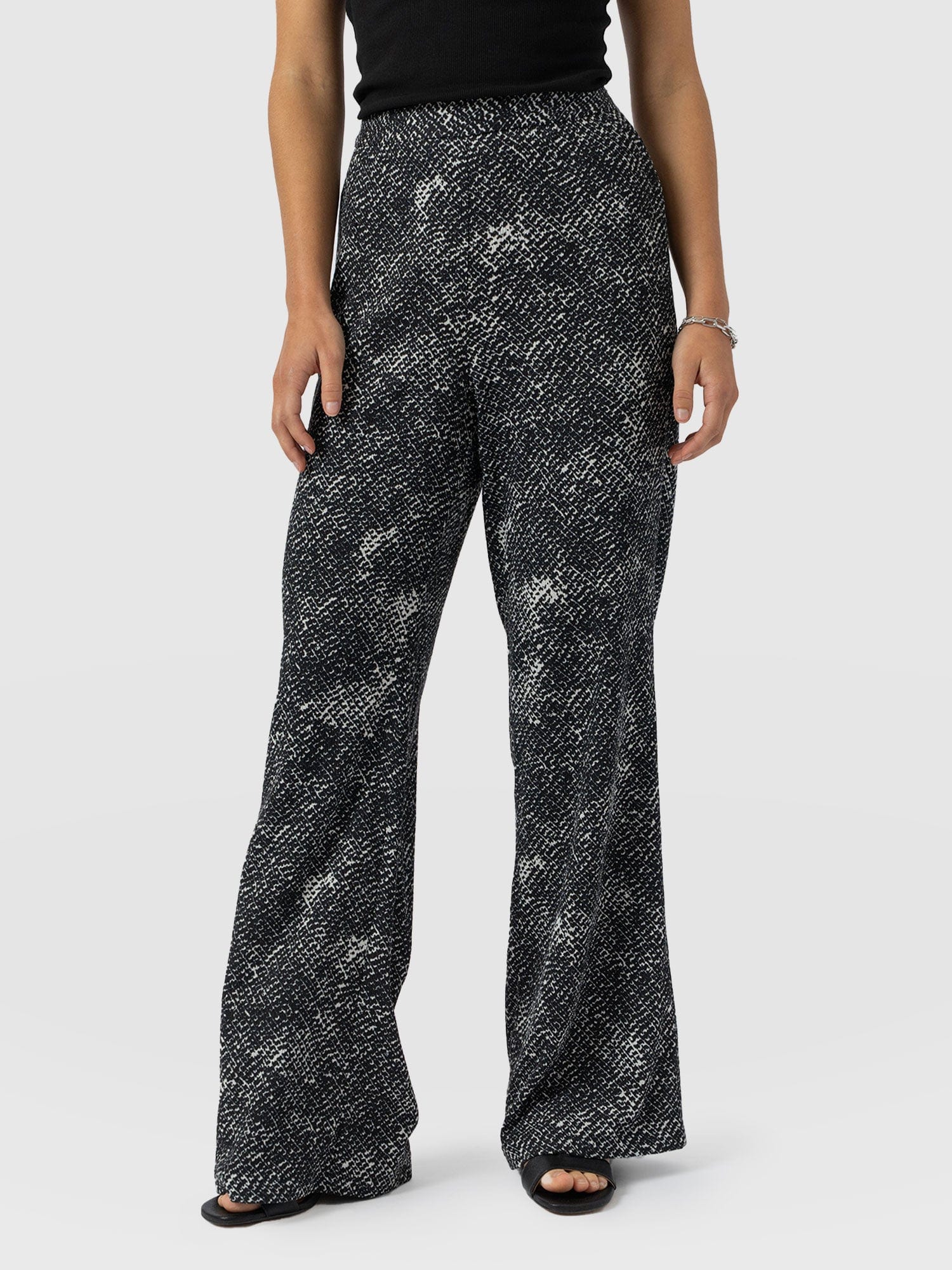 Sawyer Pant Monochrome Gothica - Women's Pants | Saint and Sofia® USA