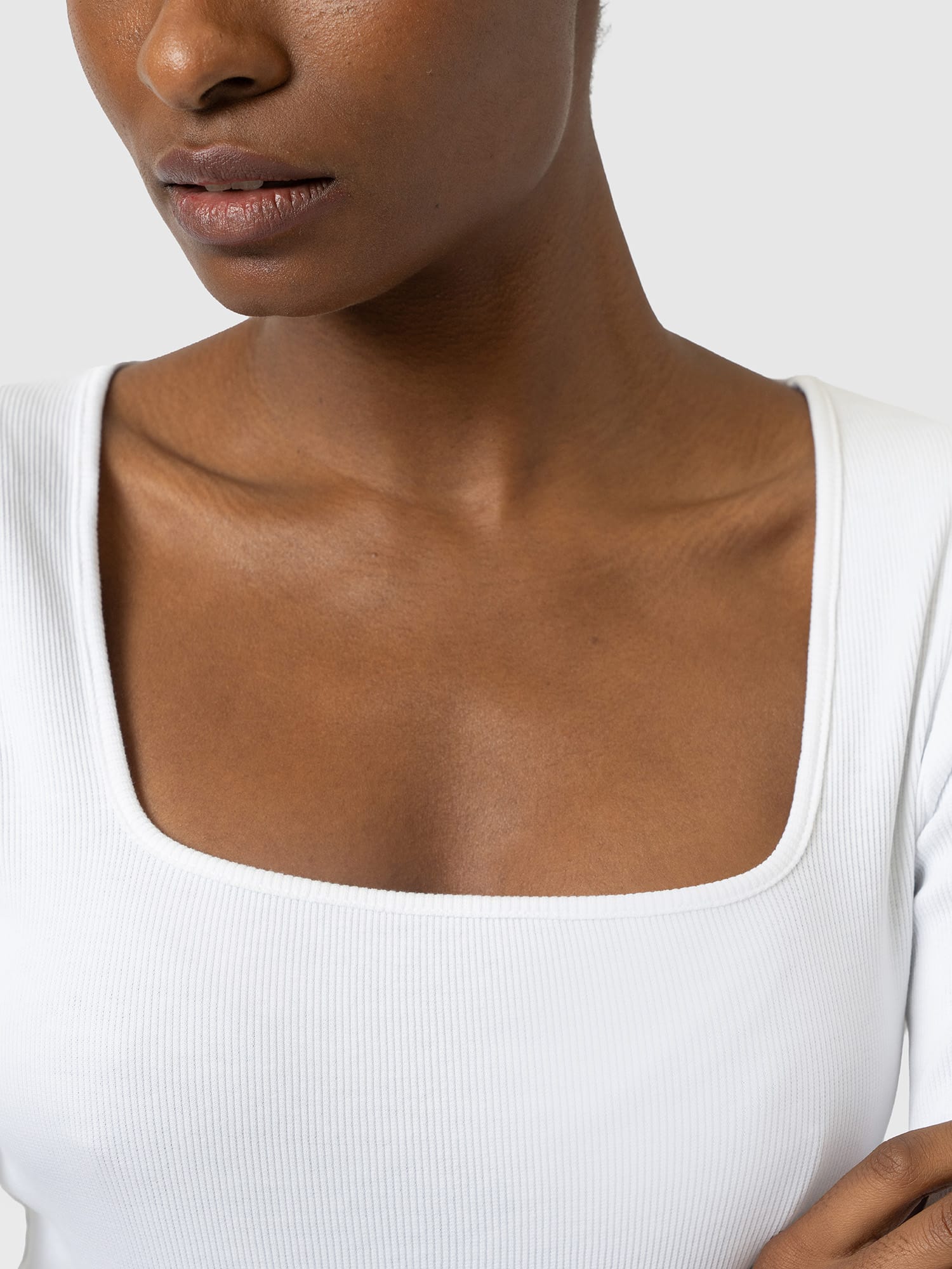 Sloane Ribbed Top - White - Women's T-shirts | Saint and Sofia® USA