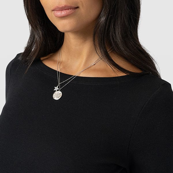 Elegant Boat Neckline