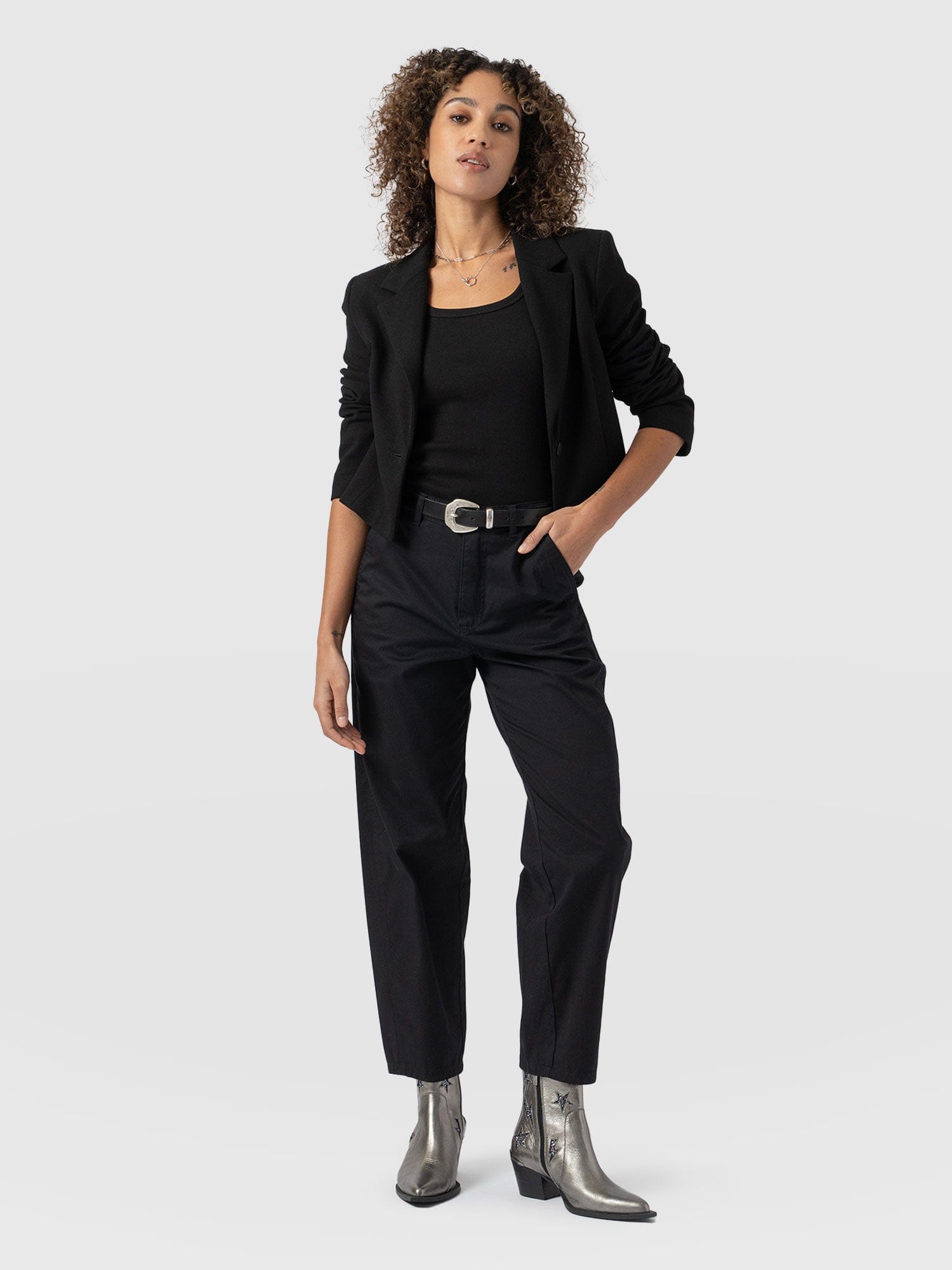 Alma Barrel Leg Chino Black - Women's Pants | Saint + Sofia® US