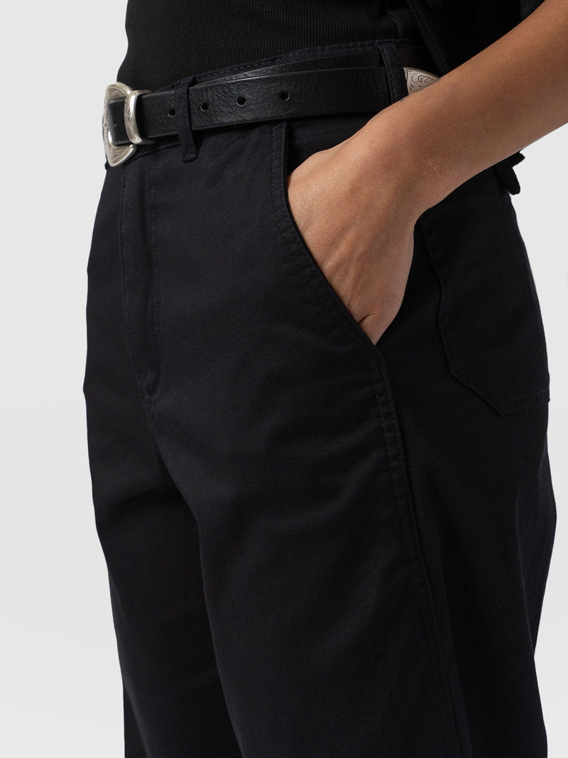 Alma Barrel Leg Chino Black - Women's Pants | Saint + Sofia® US