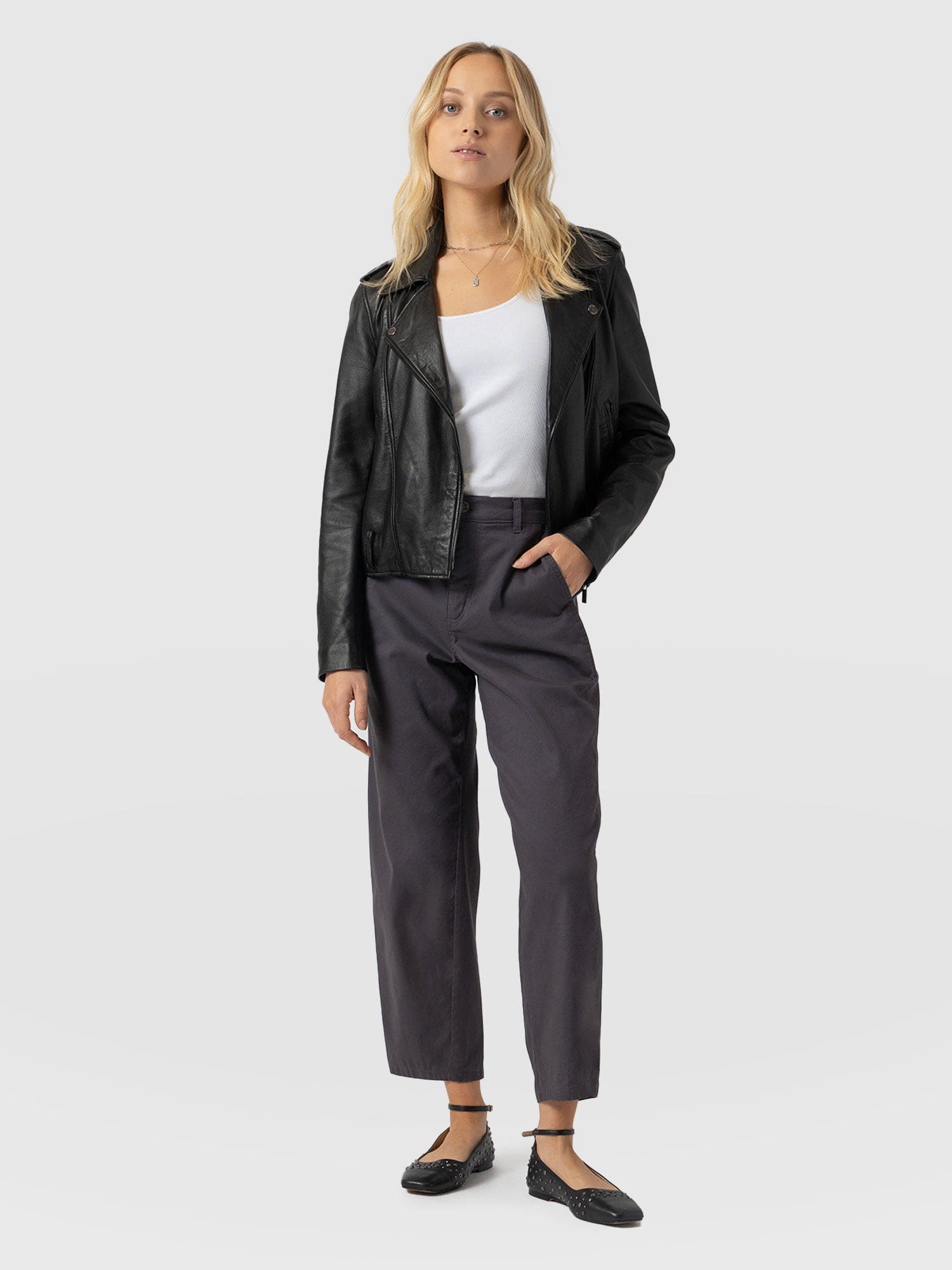 Alma Barrel Leg Chino Charcoal - Women's Pants | Saint + Sofia® USA