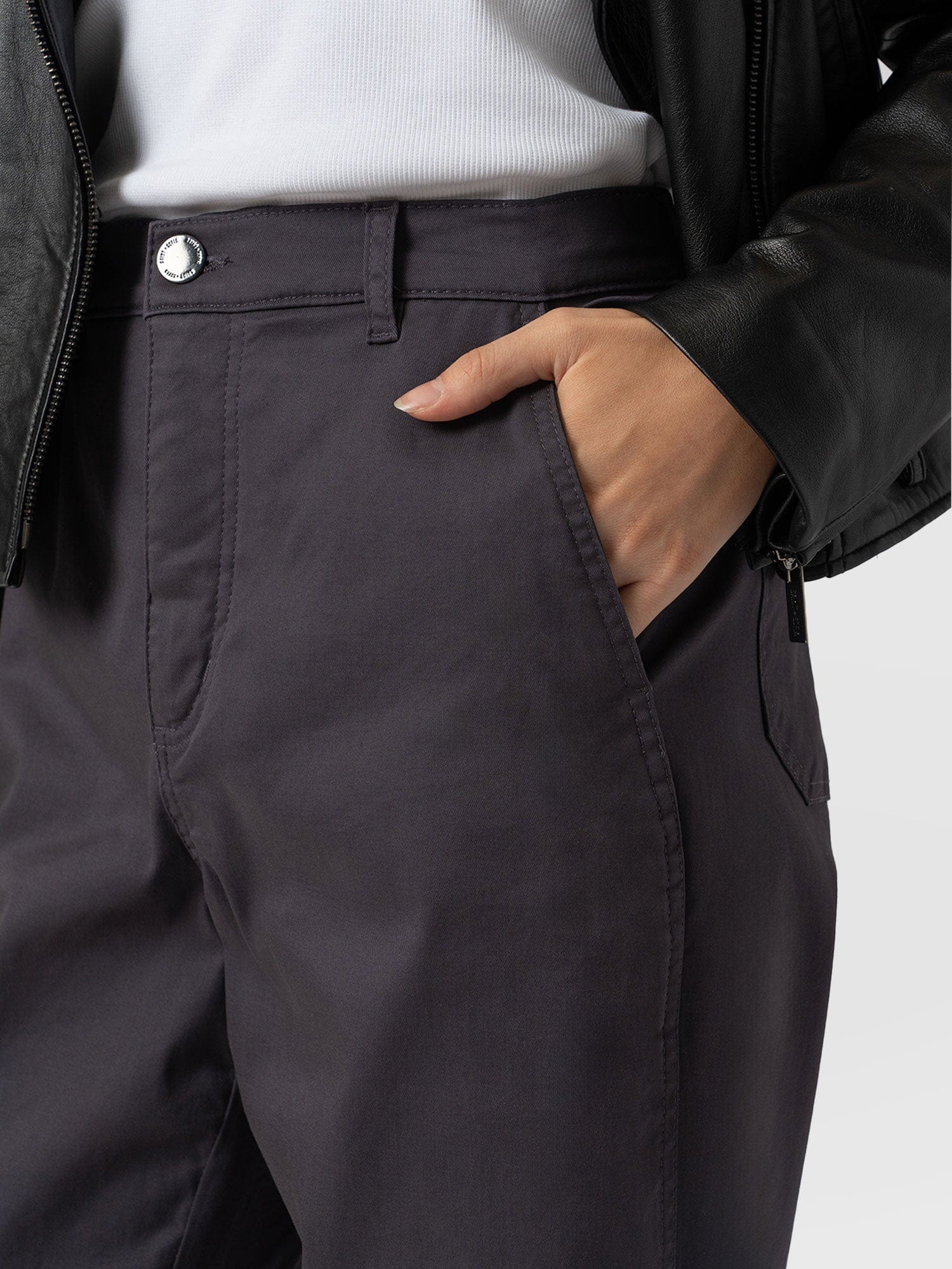 Alma Barrel Leg Chino Charcoal - Women's Pants | Saint + Sofia® USA