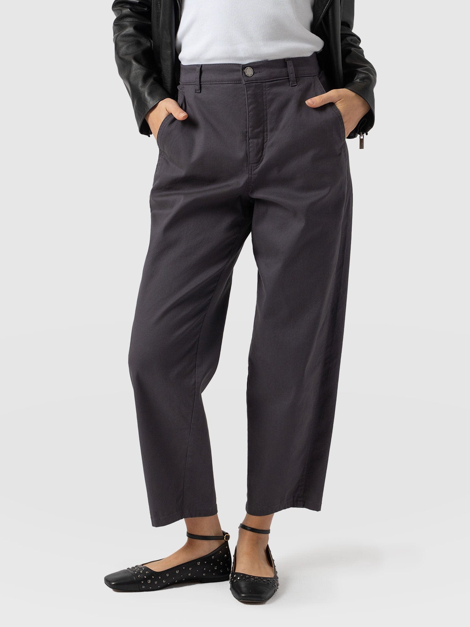 Alma Barrel Leg Chino Charcoal - Women's Pants | Saint + Sofia® USA