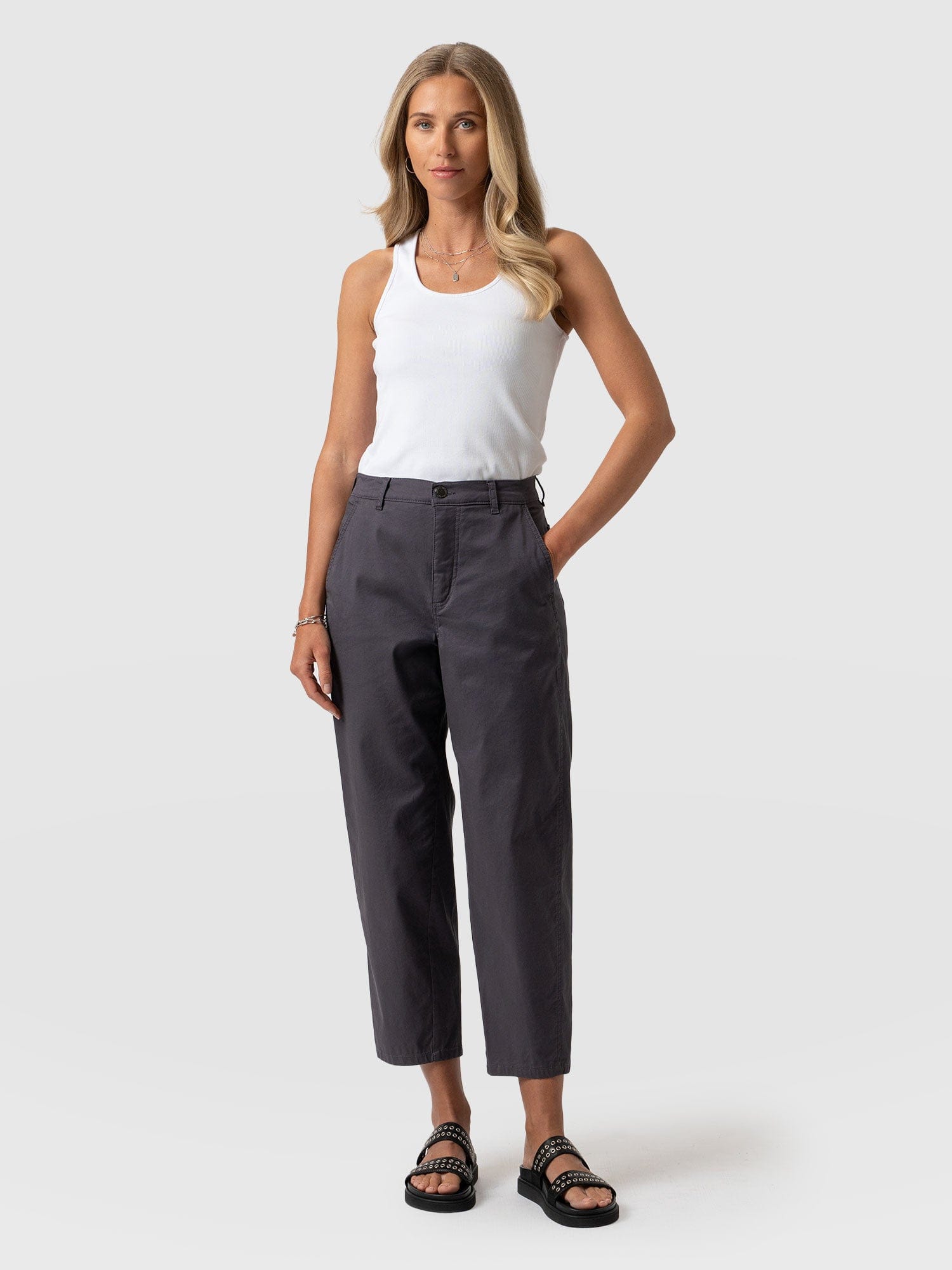 Alma Barrel Leg Chino Charcoal - Women's Trousers | Saint + Sofia® UK