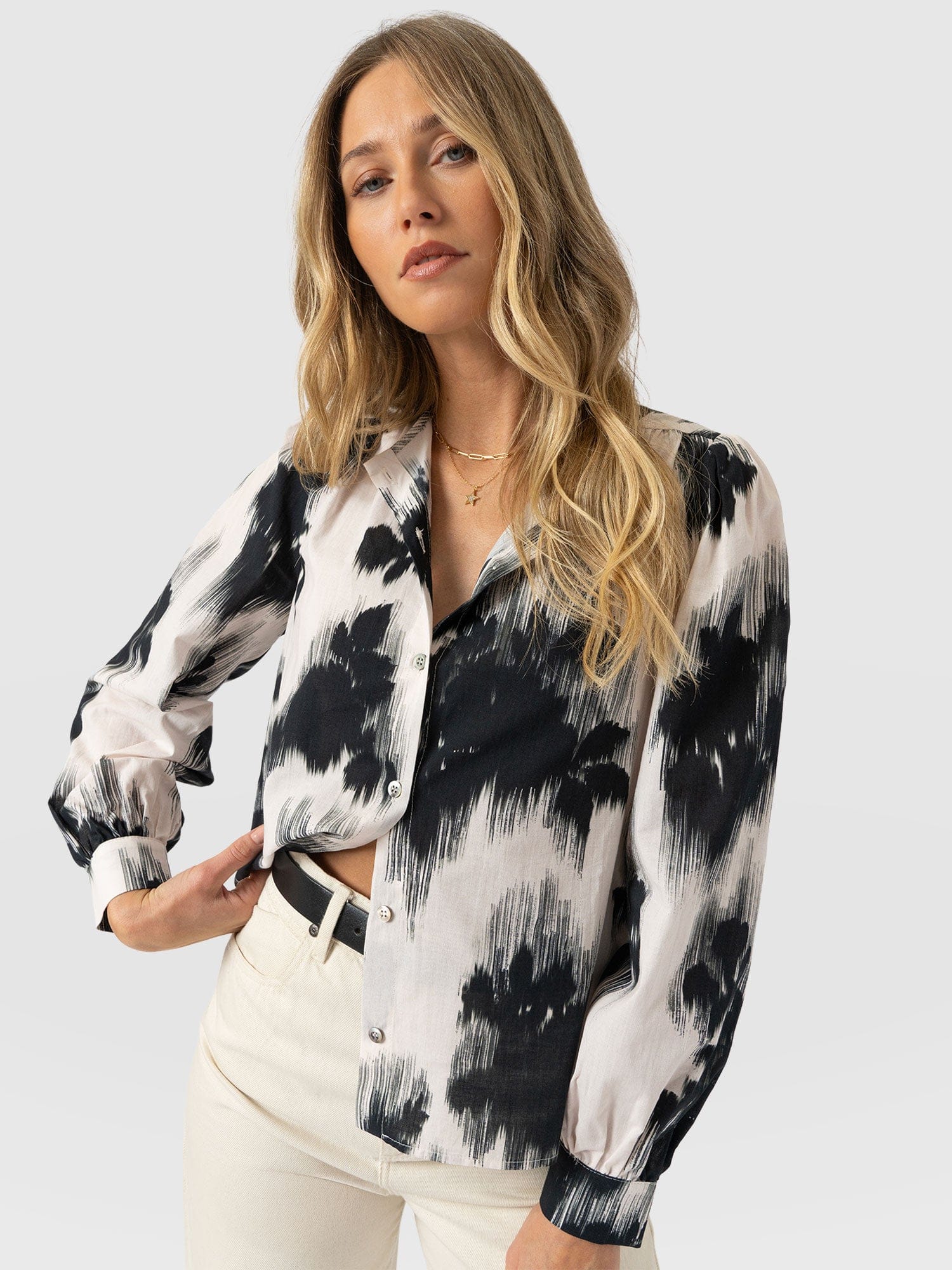 Amelie Blouse - White Fade Floral - Women's Blouses | Saint + Sofia® USA