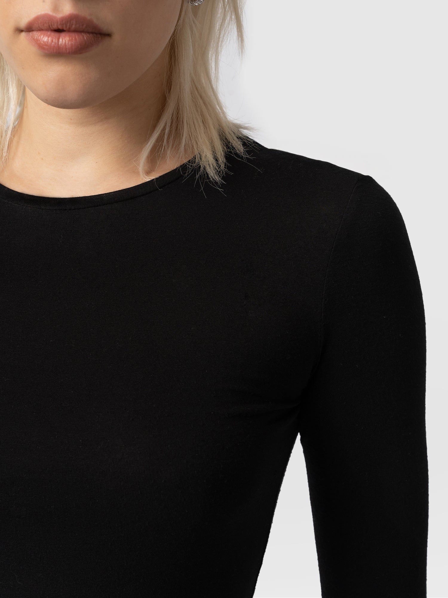 Austen Crew Neck Tee Black - Women's T-Shirts | Saint + Sofia® USA