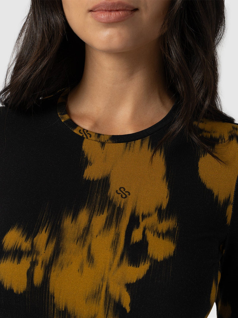 Austen Crew Neck Tee Long Sleeve Yellow Fade Floral - Women's T-Shirts | Saint + Sofia® US