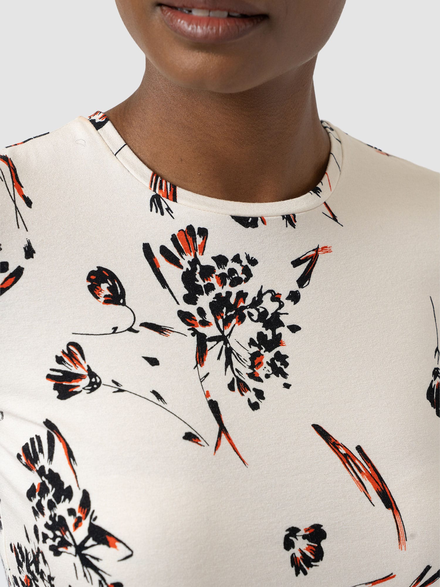Austen Crew Neck Tee Short Sleeve - White Mist Floral - Women's T-shirts | Saint + Sofia® USA
