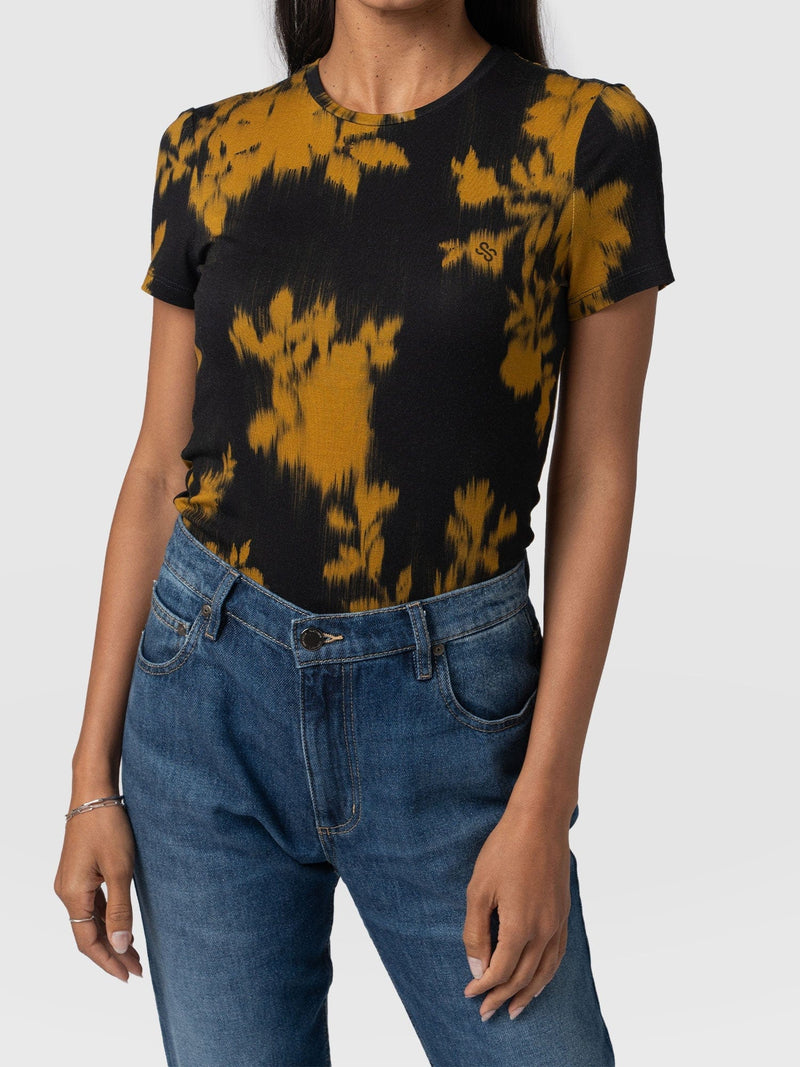 Austen Crew Neck Tee Short Sleeve Yellow Fade Floral - Women's T-Shirts | Saint + Sofia® US