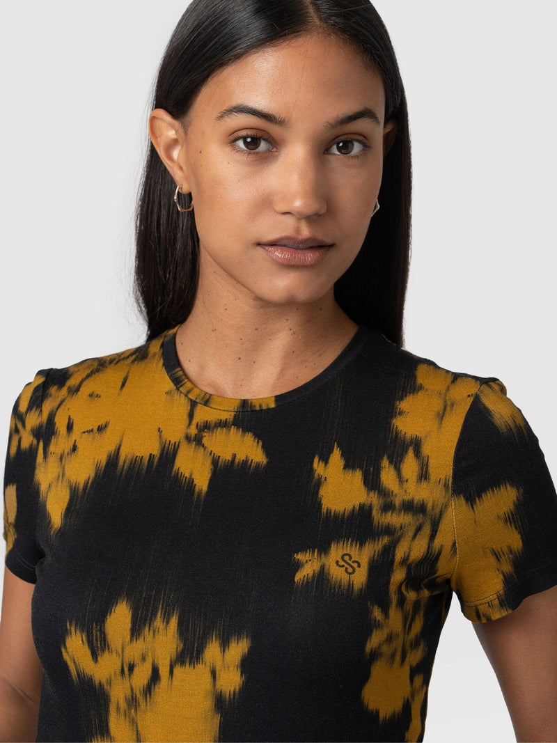 Austen Crew Neck Tee Short Sleeve Yellow Fade Floral - Women's T-Shirts | Saint + Sofia® US