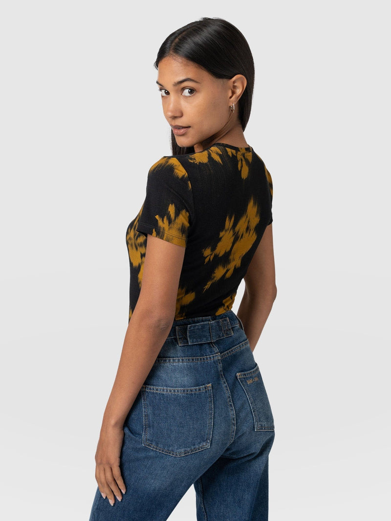 Austen Crew Neck Tee Short Sleeve Yellow Fade Floral - Women's T-Shirts | Saint + Sofia® US