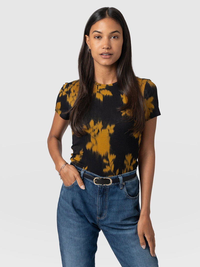 Austen Crew Neck Tee Short Sleeve Yellow Fade Floral - Women's T-Shirts | Saint + Sofia® US