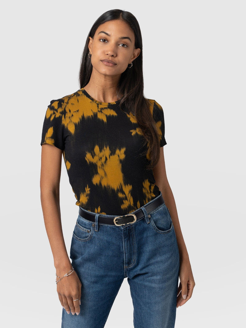 Austen Crew Neck Tee Short Sleeve Yellow Fade Floral - Women's T-Shirts | Saint + Sofia® US