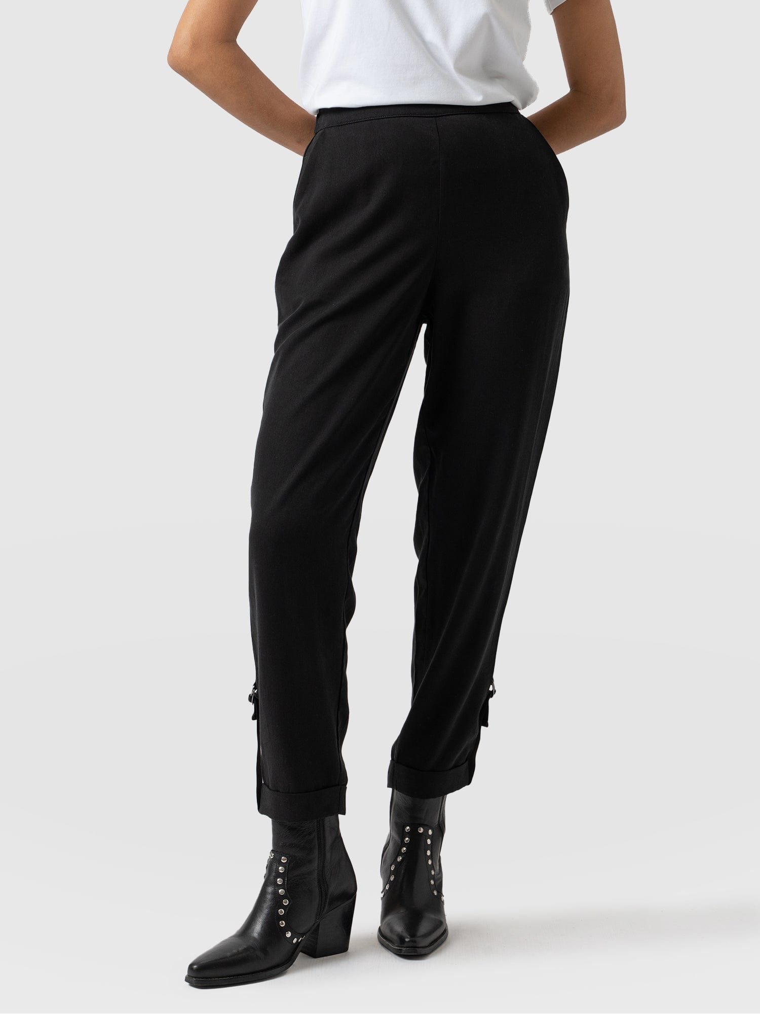 Black tapered pants (Art 014/1) in an online women's clothing store Vishni