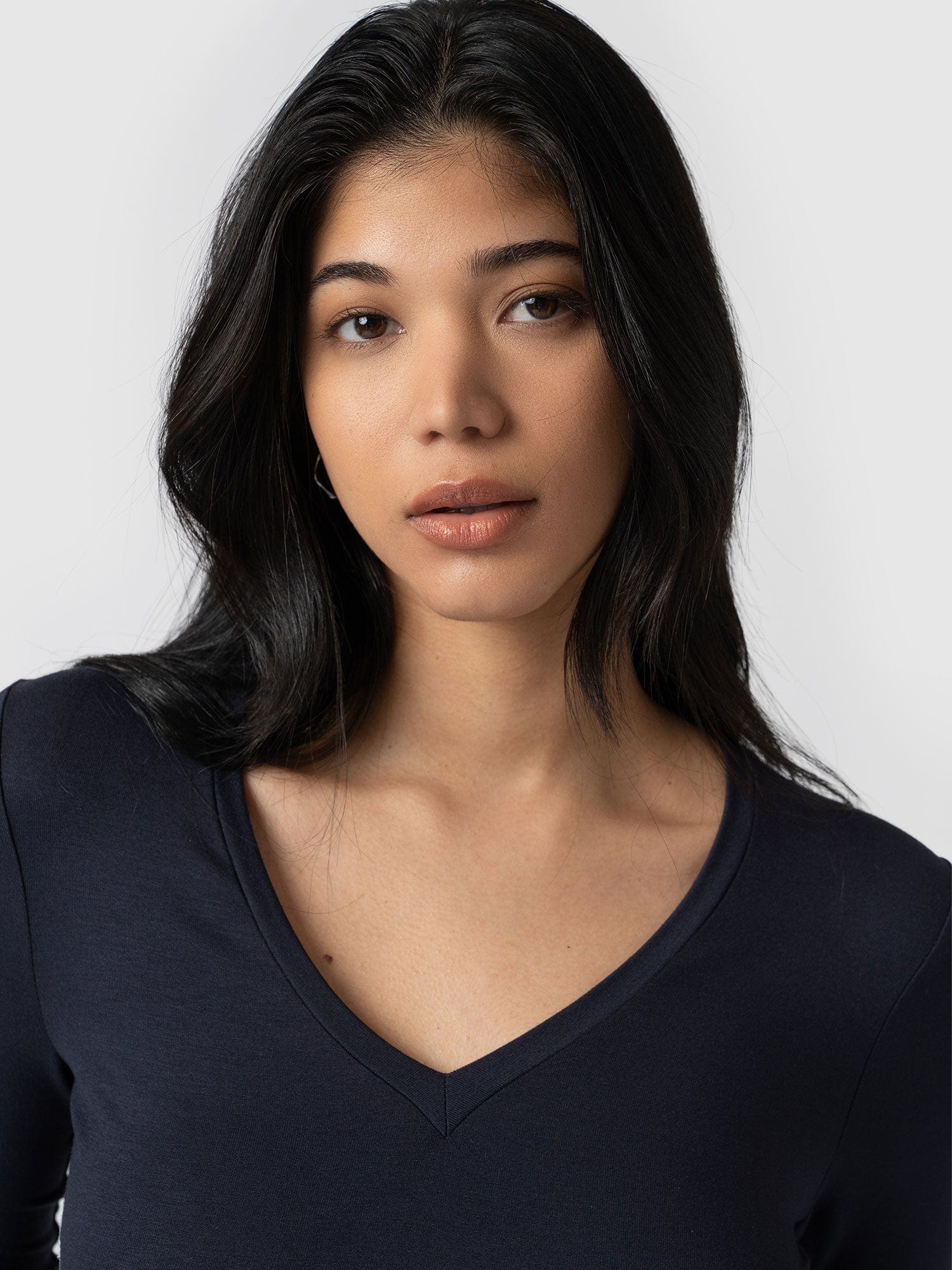 Austen V Neck Tee Navy - Women's T-Shirts | Saint + Sofia® USA