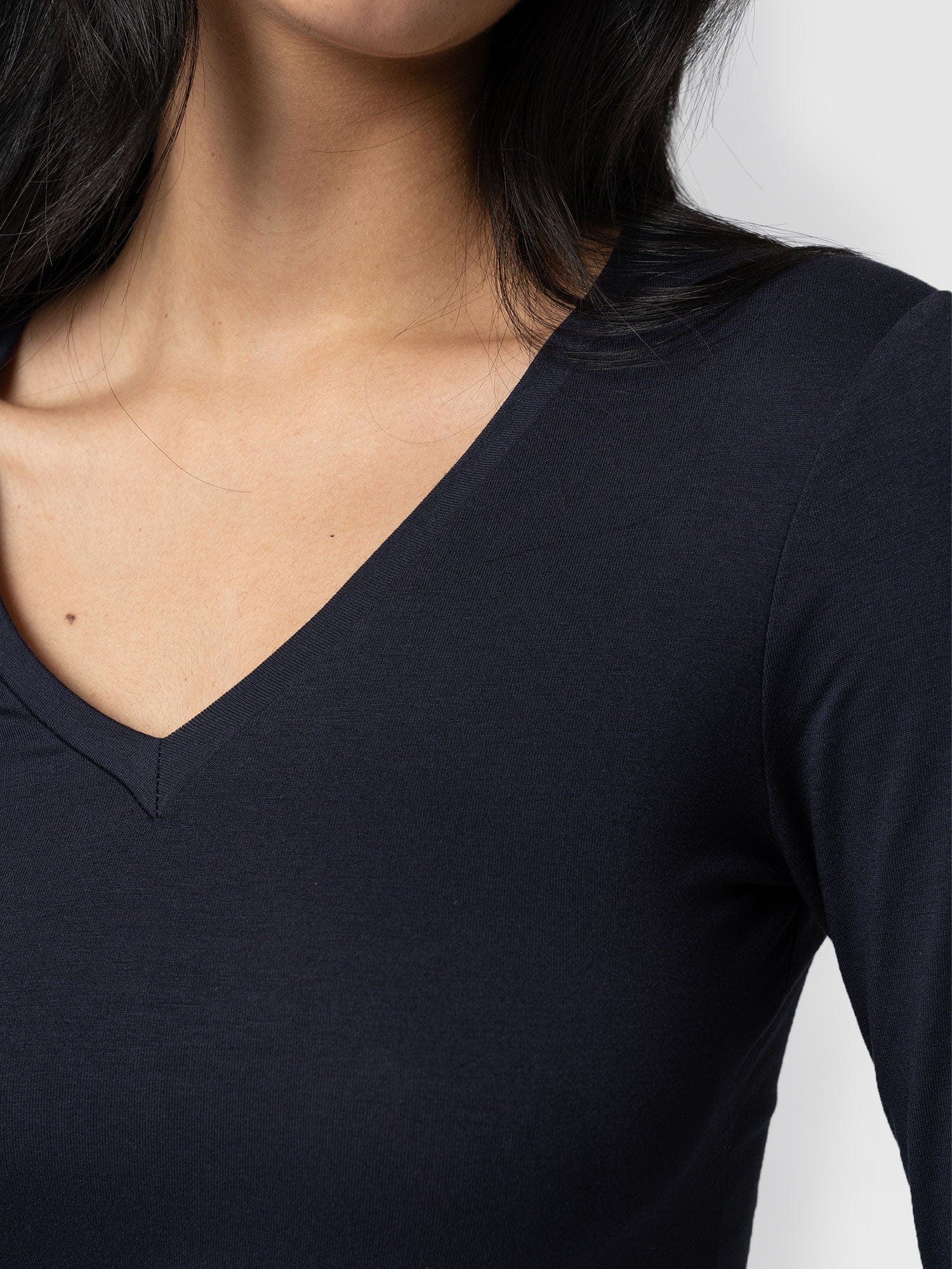Austen V Neck Tee Navy - Women's T-Shirts | Saint + Sofia® USA