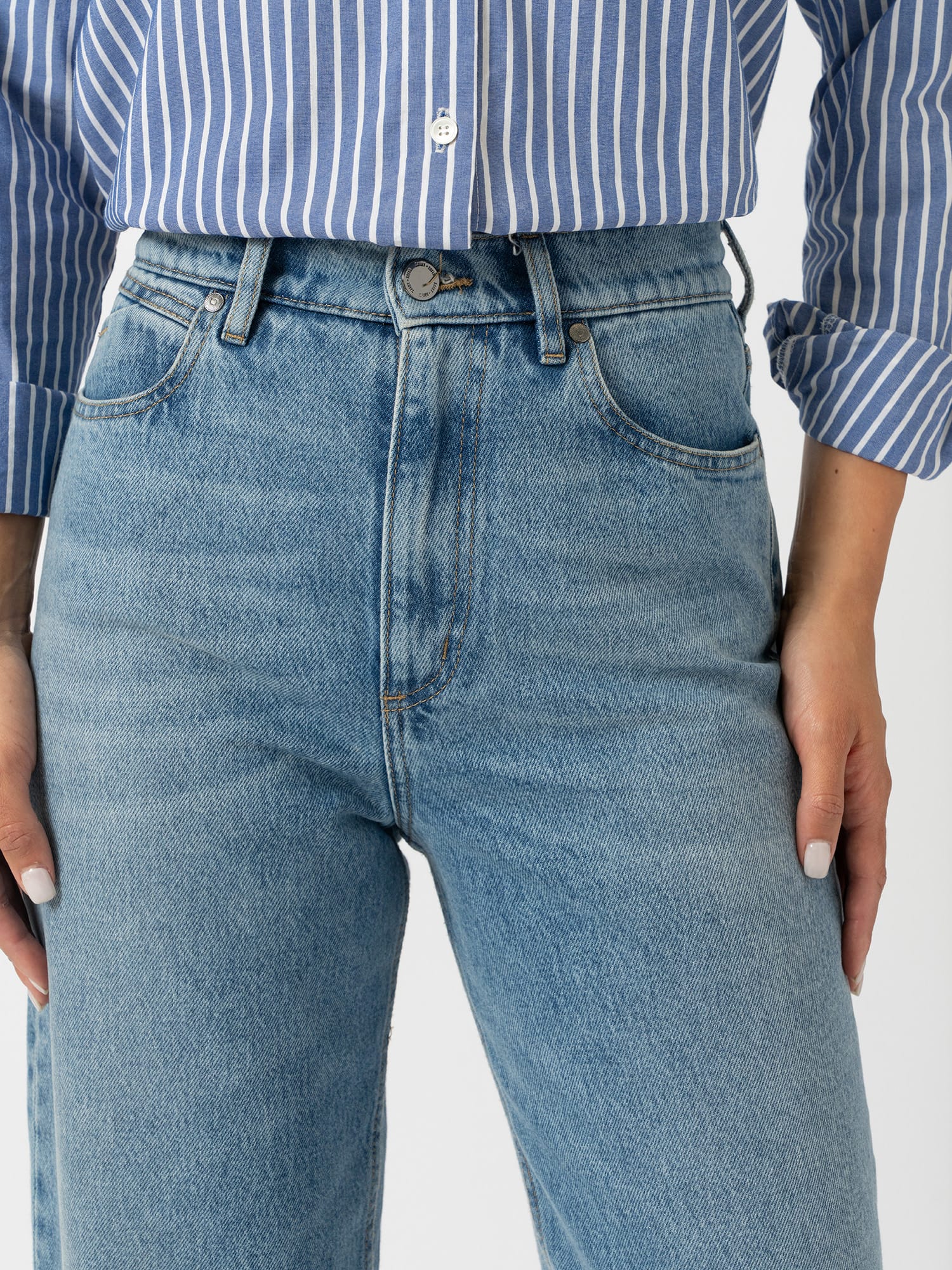 Barrel Leg Jean - Light Blue - Women's Denims | Saint and Sofia® USA