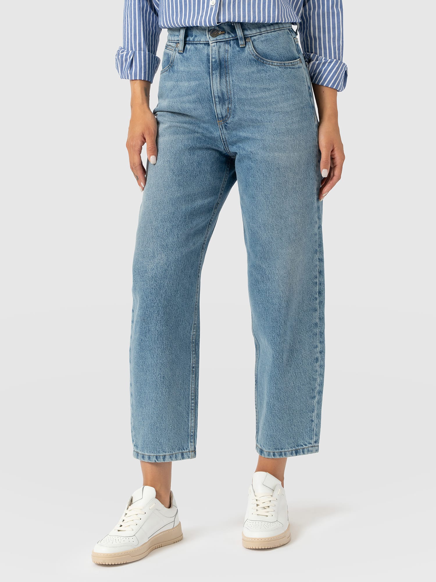 Barrel Leg Jean - Light Blue - Women's Denims | Saint and Sofia® USA
