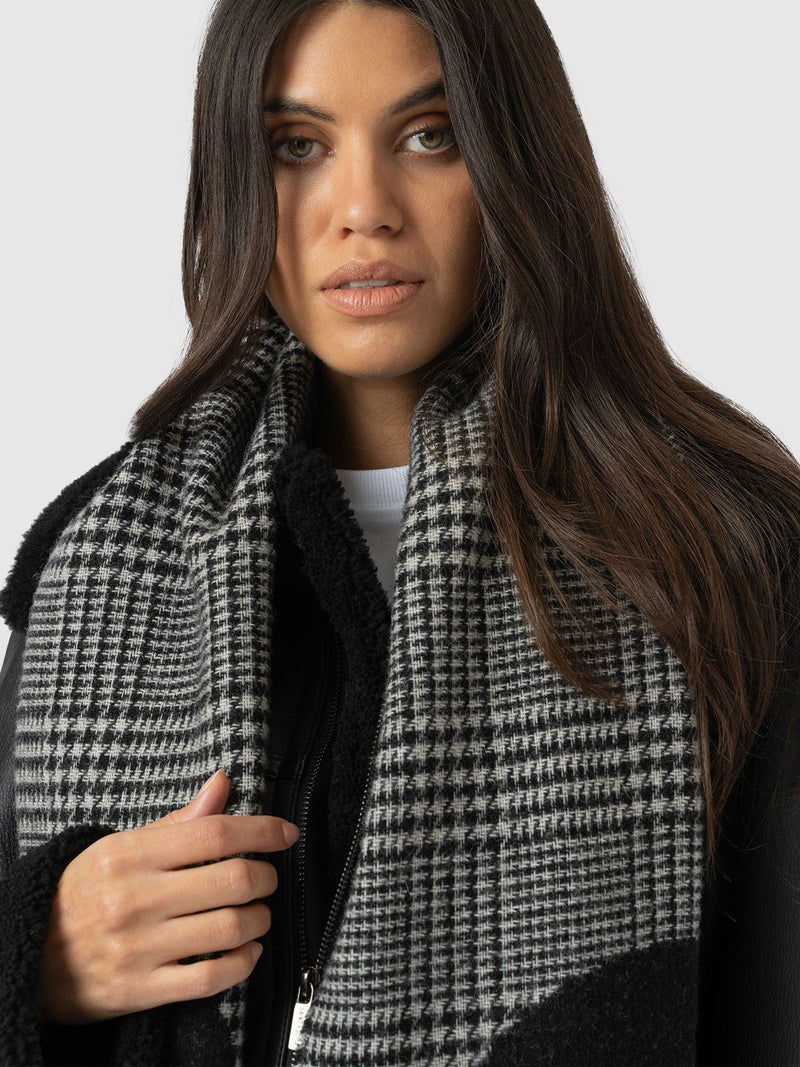 Blake Skull Scarf Black - Women's Scarves | Saint + Sofia® USA