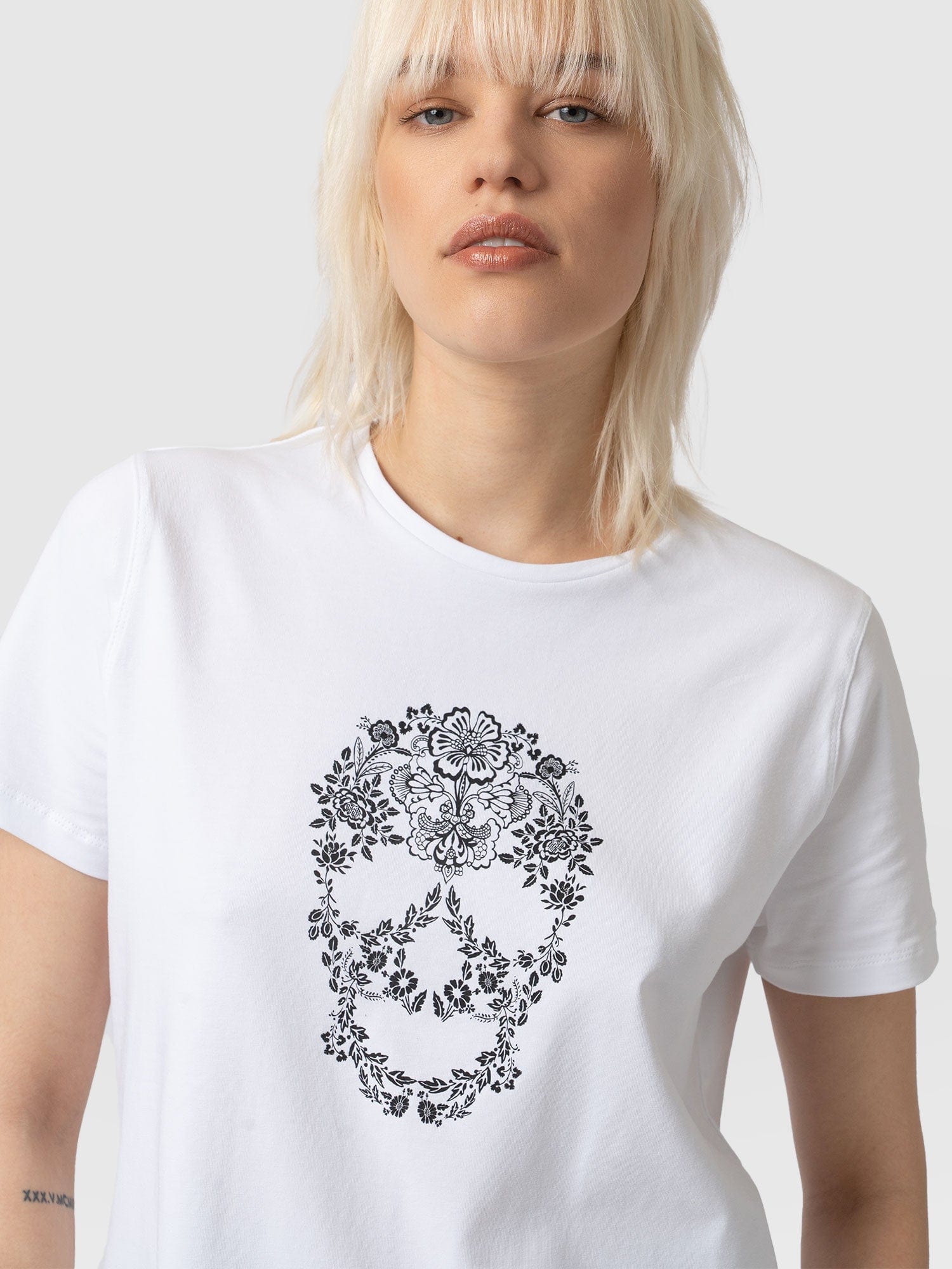 Boyfriend Tee White Skull - Women's T-Shirts | Saint + Sofia® USA