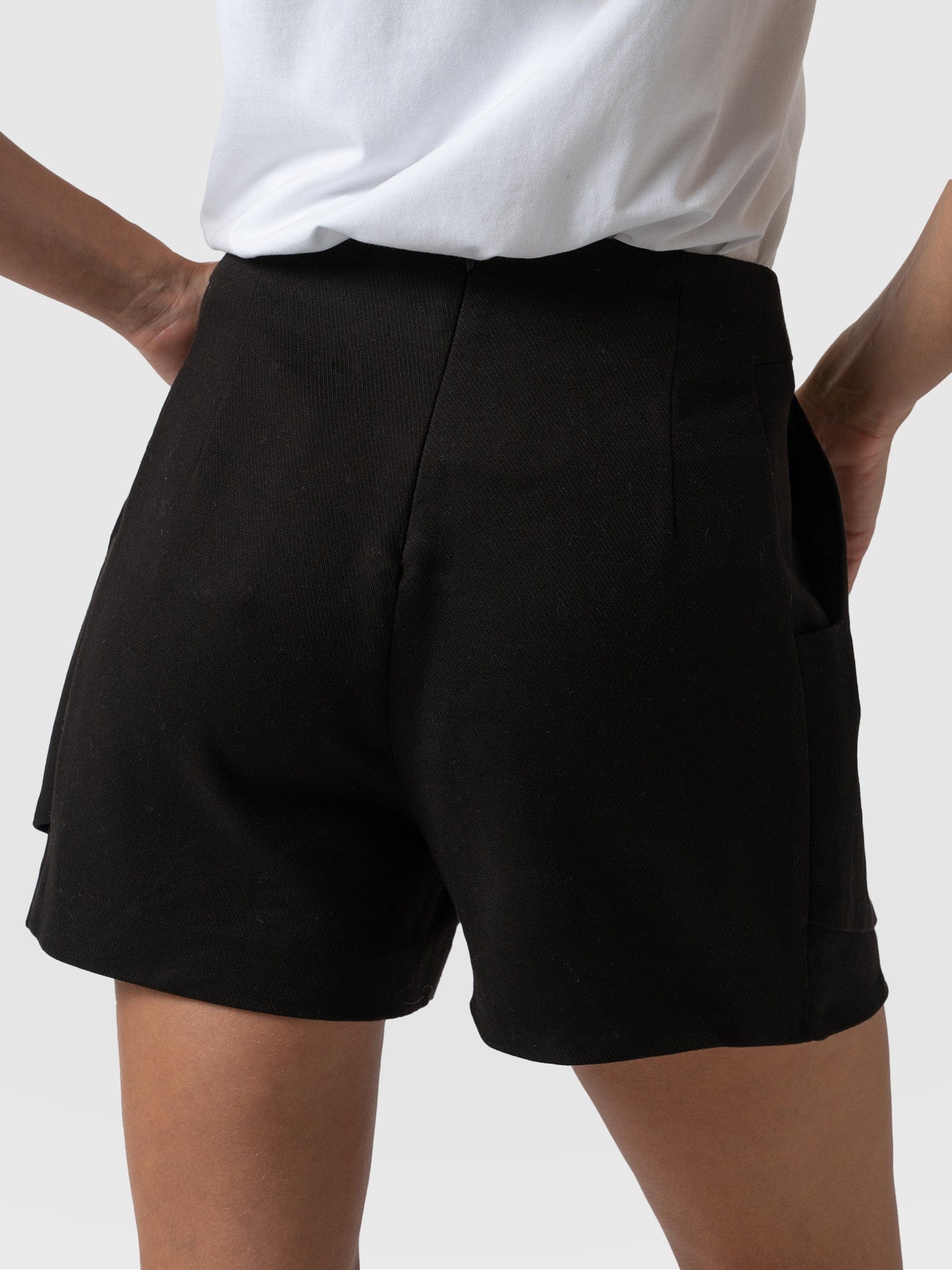 Cambridge Short Black - Women's Shorts | Saint + Sofia® USA