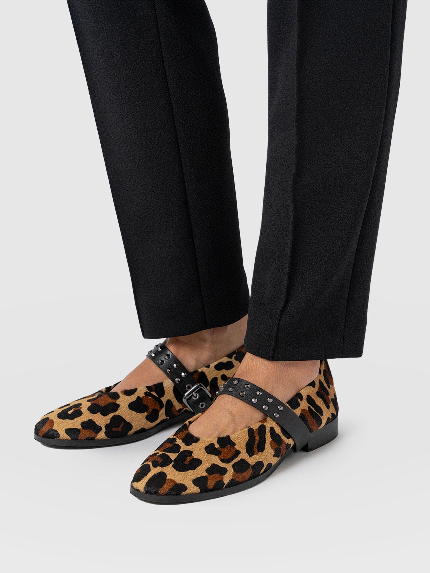 Cambridge Tapered Pant - Black - Women's Trouserss | Saint + Sofia® USA