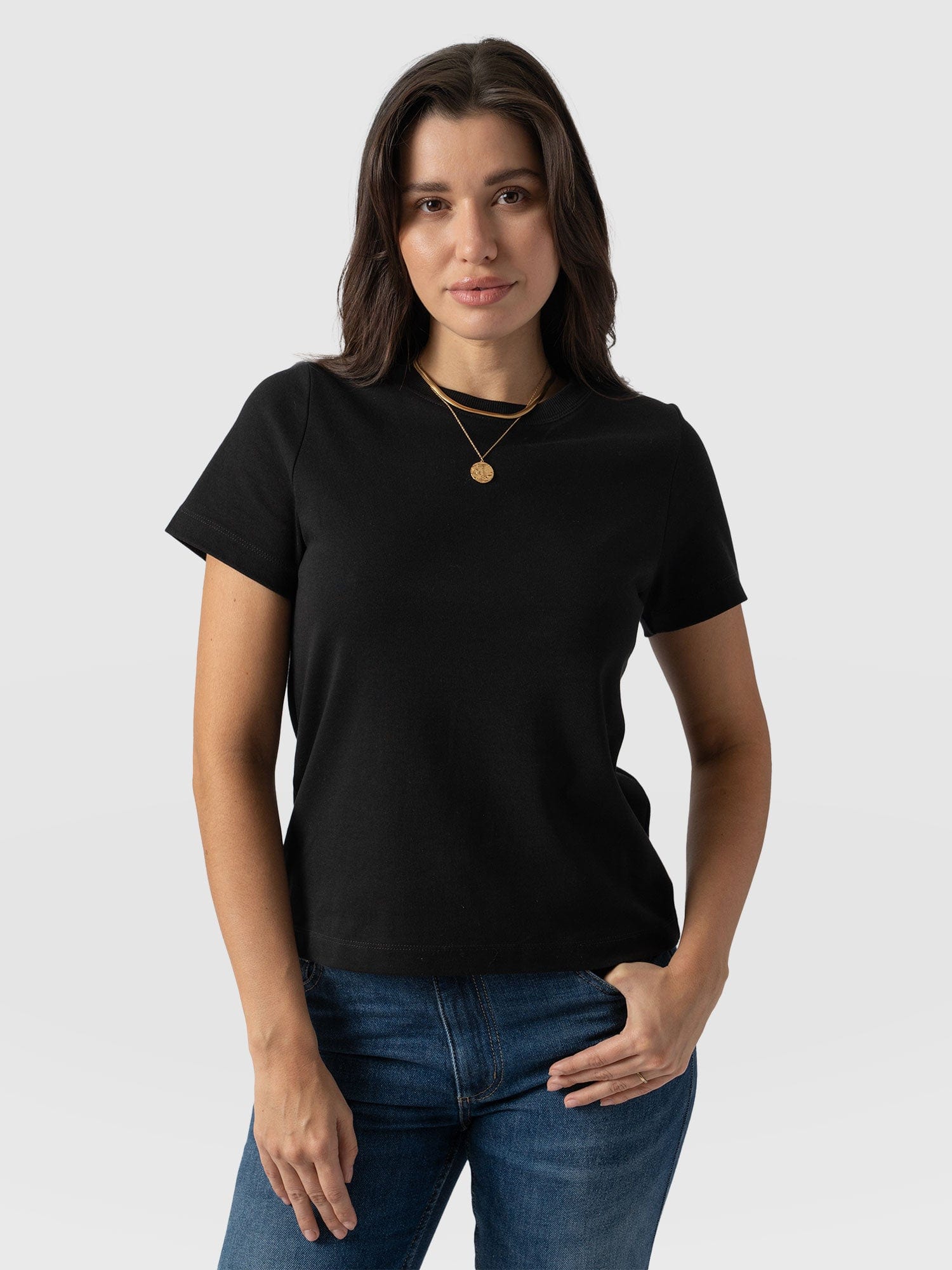 Chelsea Crew Neck Tee Black - Women's T-Shirts | Saint + Sofia® US