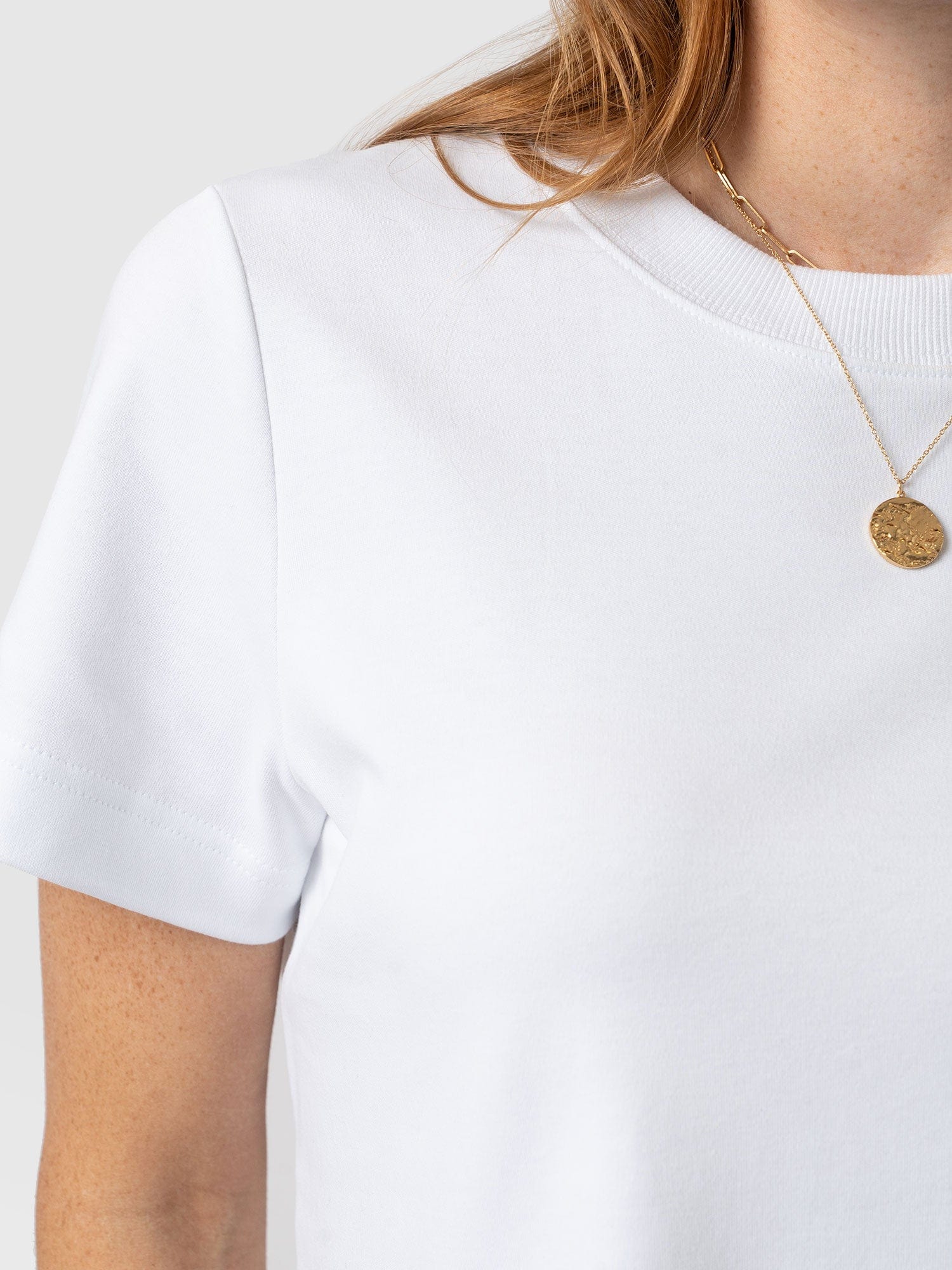 Chelsea Crew Neck Tee White - Women's T-Shirts | Saint + Sofia® USA