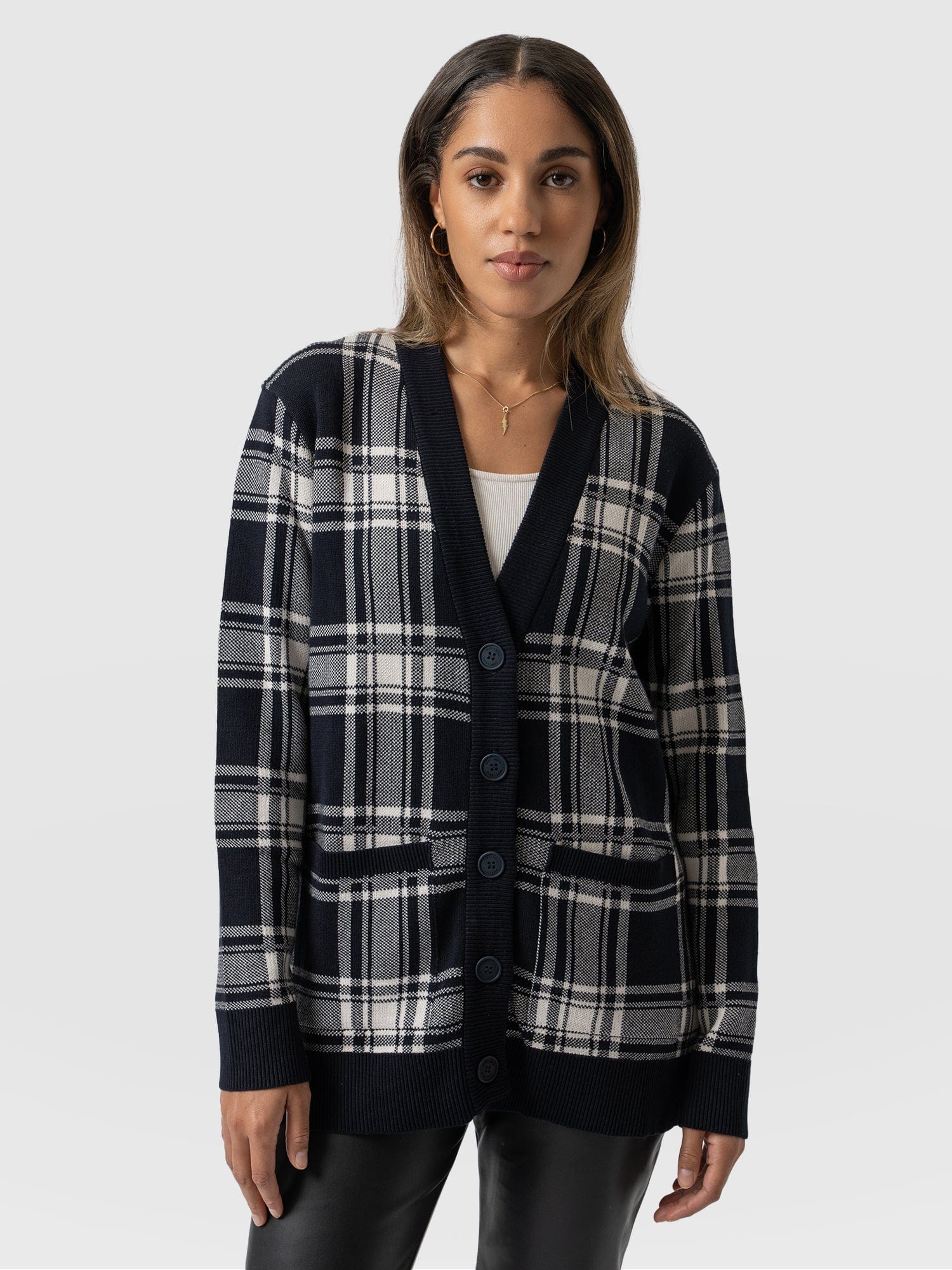 Women's cardigans with outlet pockets