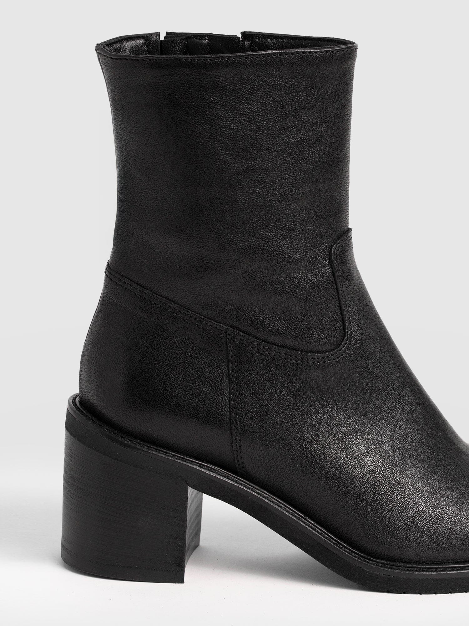Dakota Ankle Boot - Black - Women's Shoes | Saint + Sofia® USA