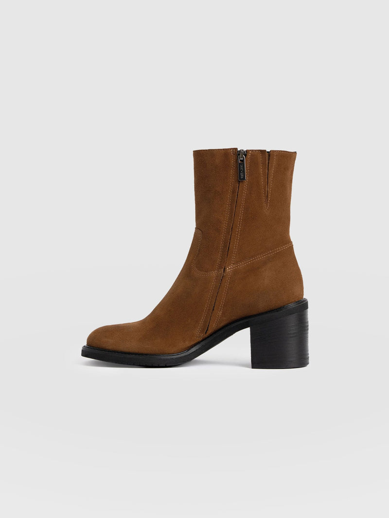Dakota Ankle Boot - Camel Suede - Women's Shoes | Saint + Sofia® USA