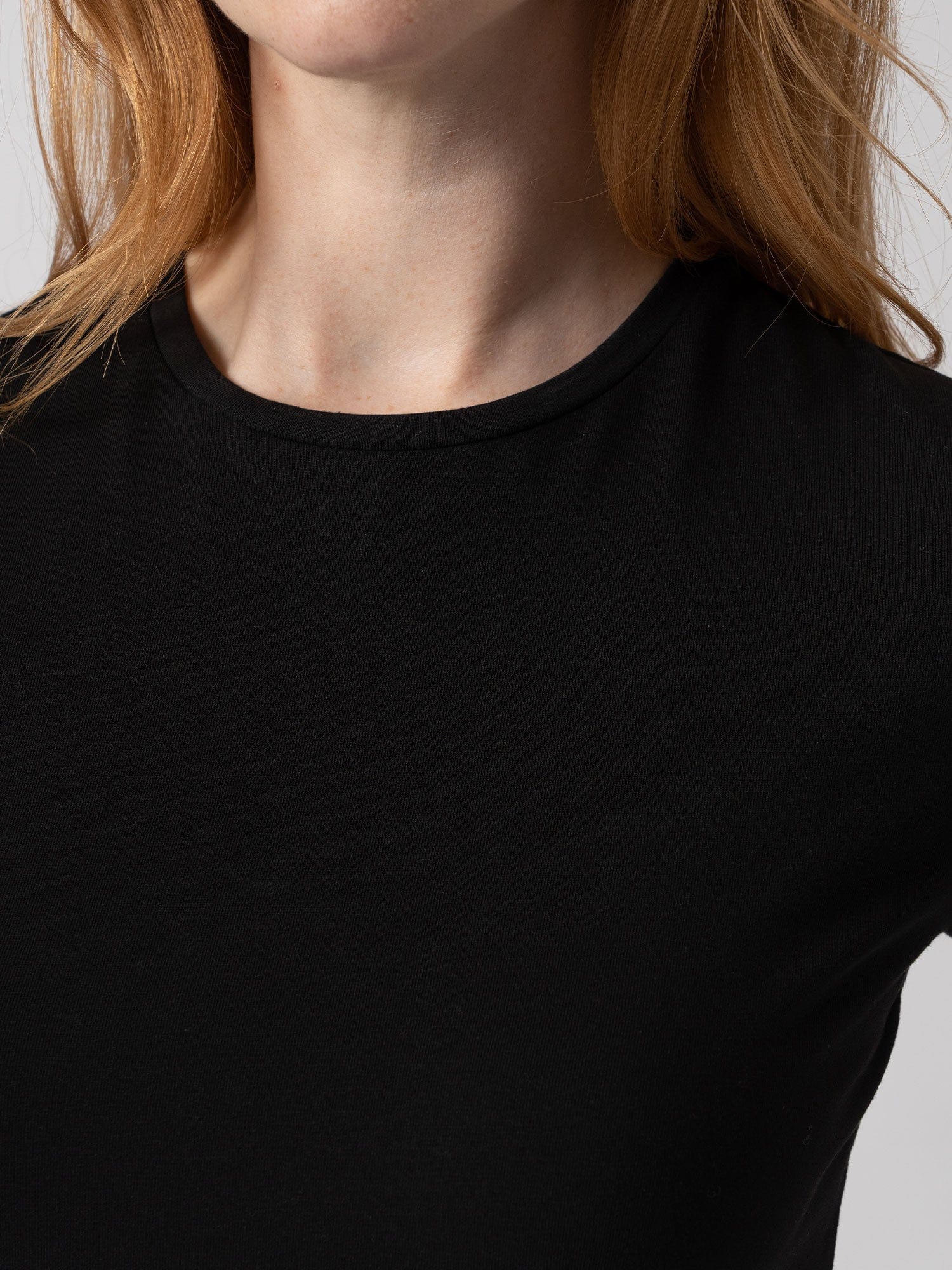 Easy Tee Black - Women's T-Shirts | Saint + Sofia® USA