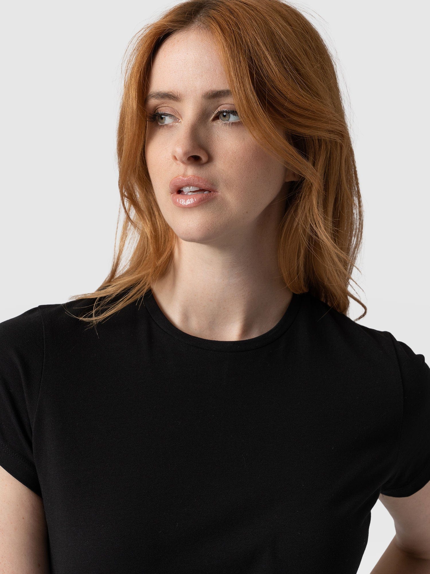 Easy Tee Black - Women's T-Shirts | Saint + Sofia® USA