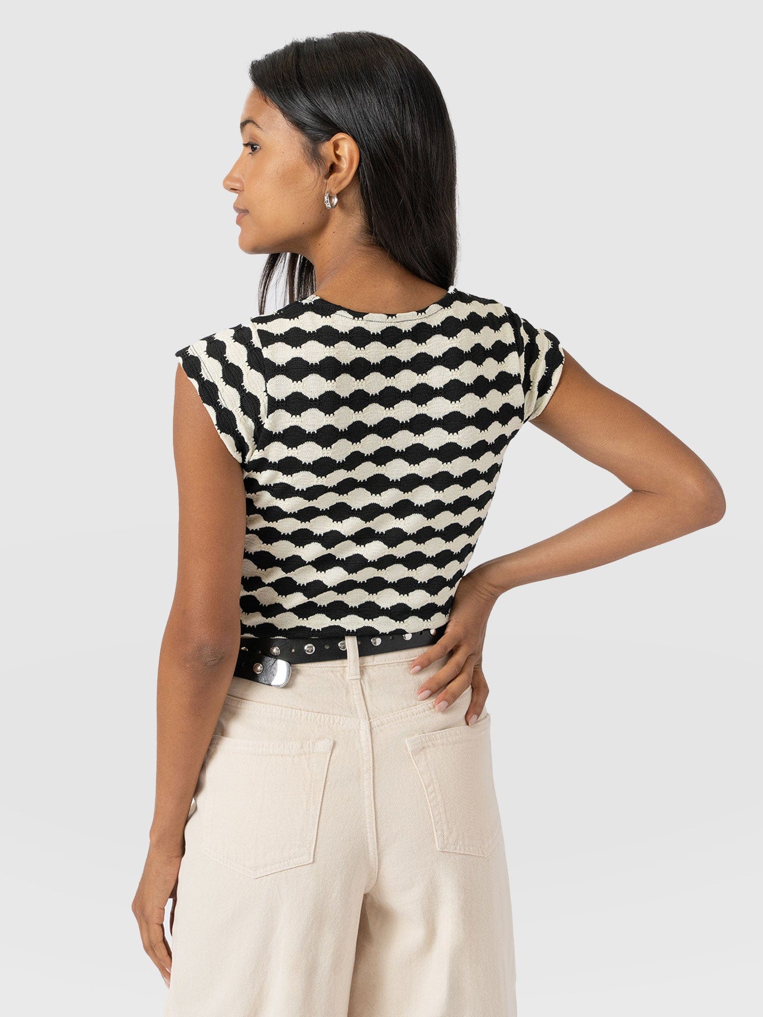 Edna Scoop Neck Tee - Black/Cream - Women's T-Shirts | Saint + Sofia® USA