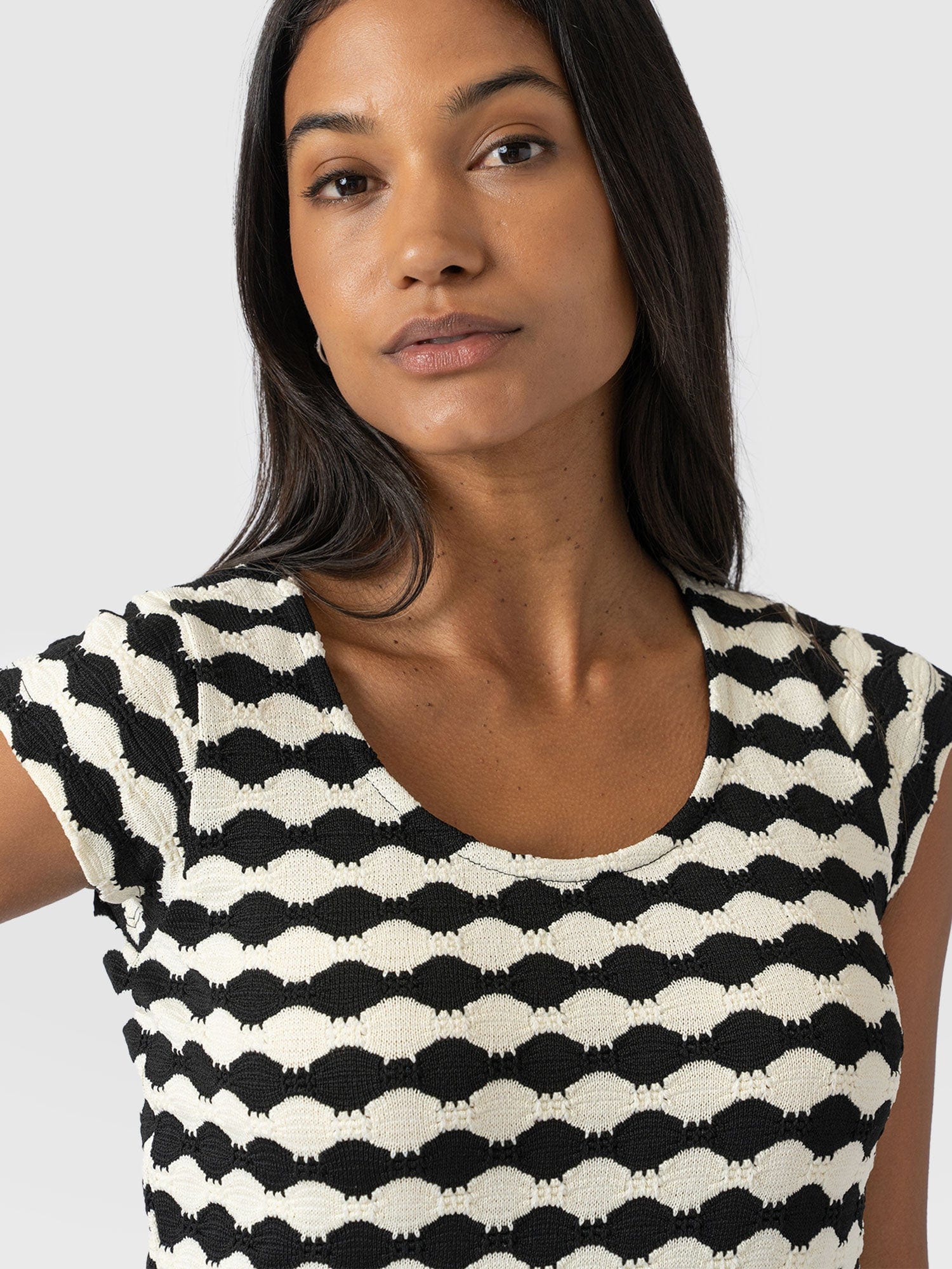 Edna Scoop Neck Tee - Black/Cream - Women's T-Shirts | Saint + Sofia® USA