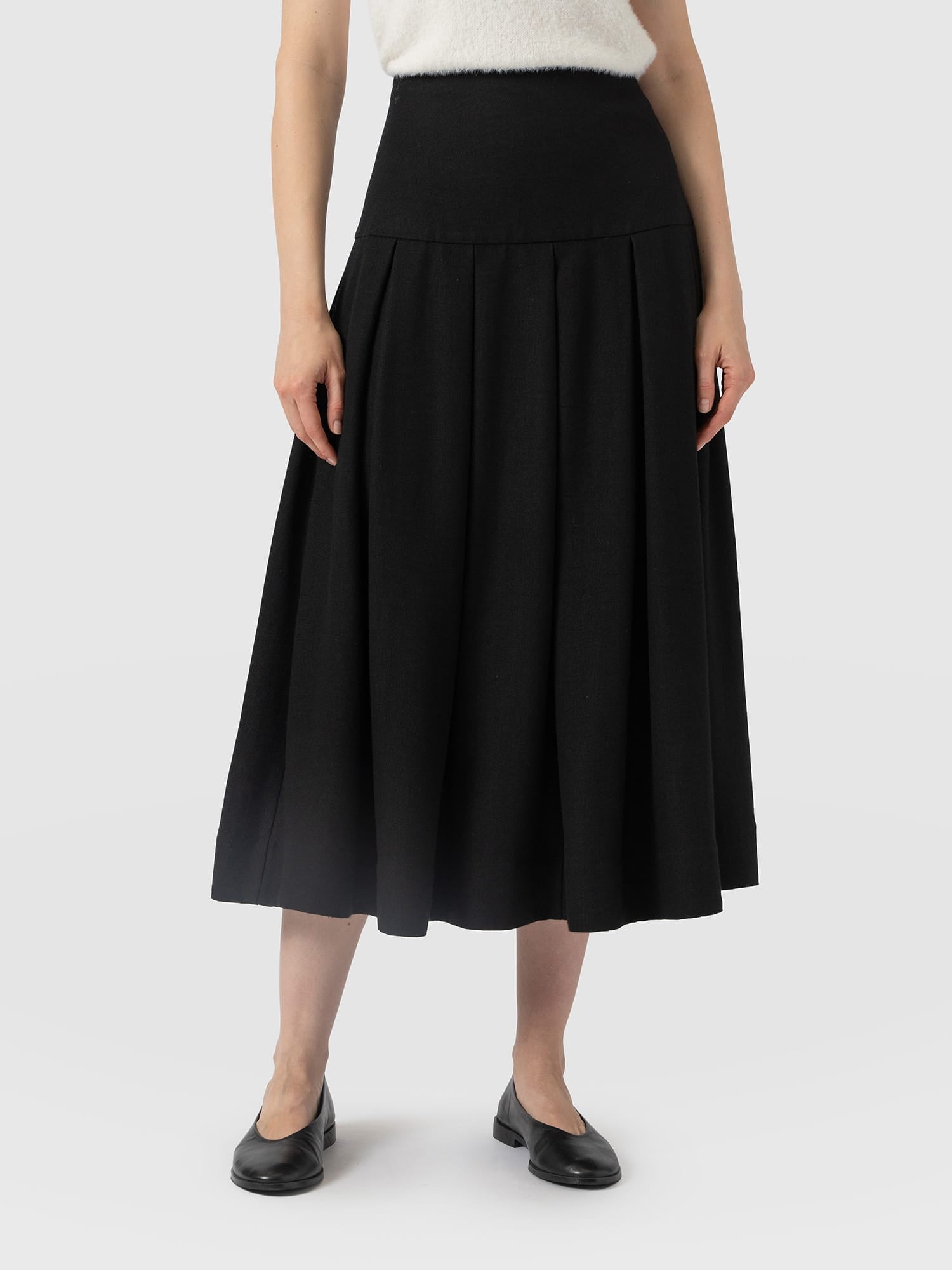 Everly Pleated Skirt - Black - Women's Skirts | Saint and Sofia® USA
