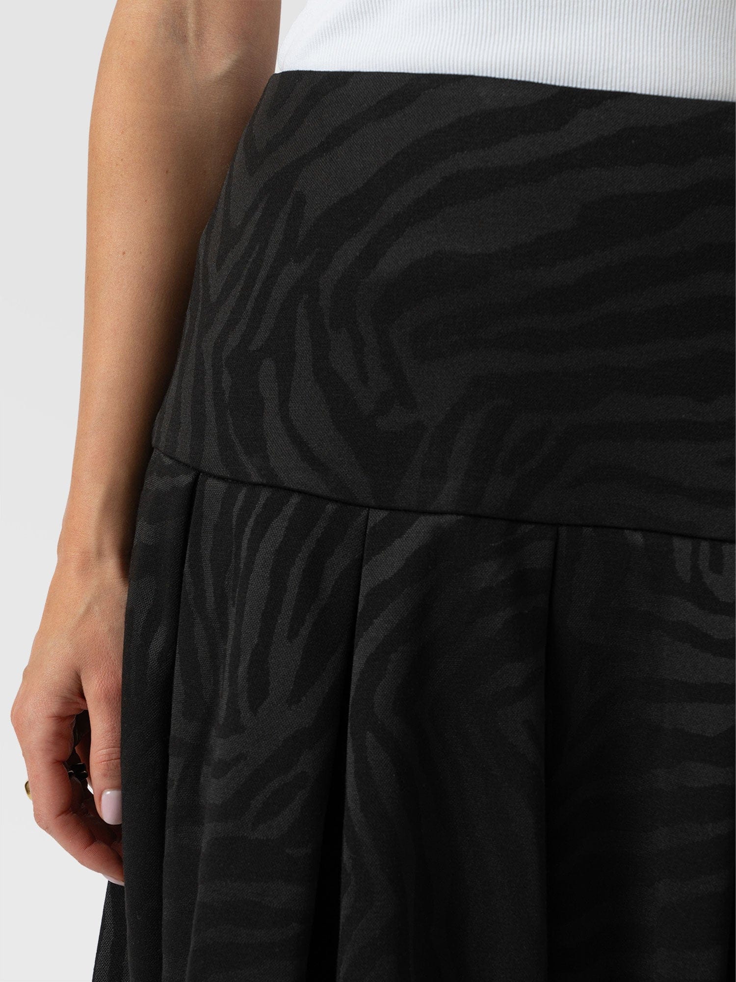 Everly Pleated Skirt Black Zebra  - Women's Skirts | Saint + Sofia® US
